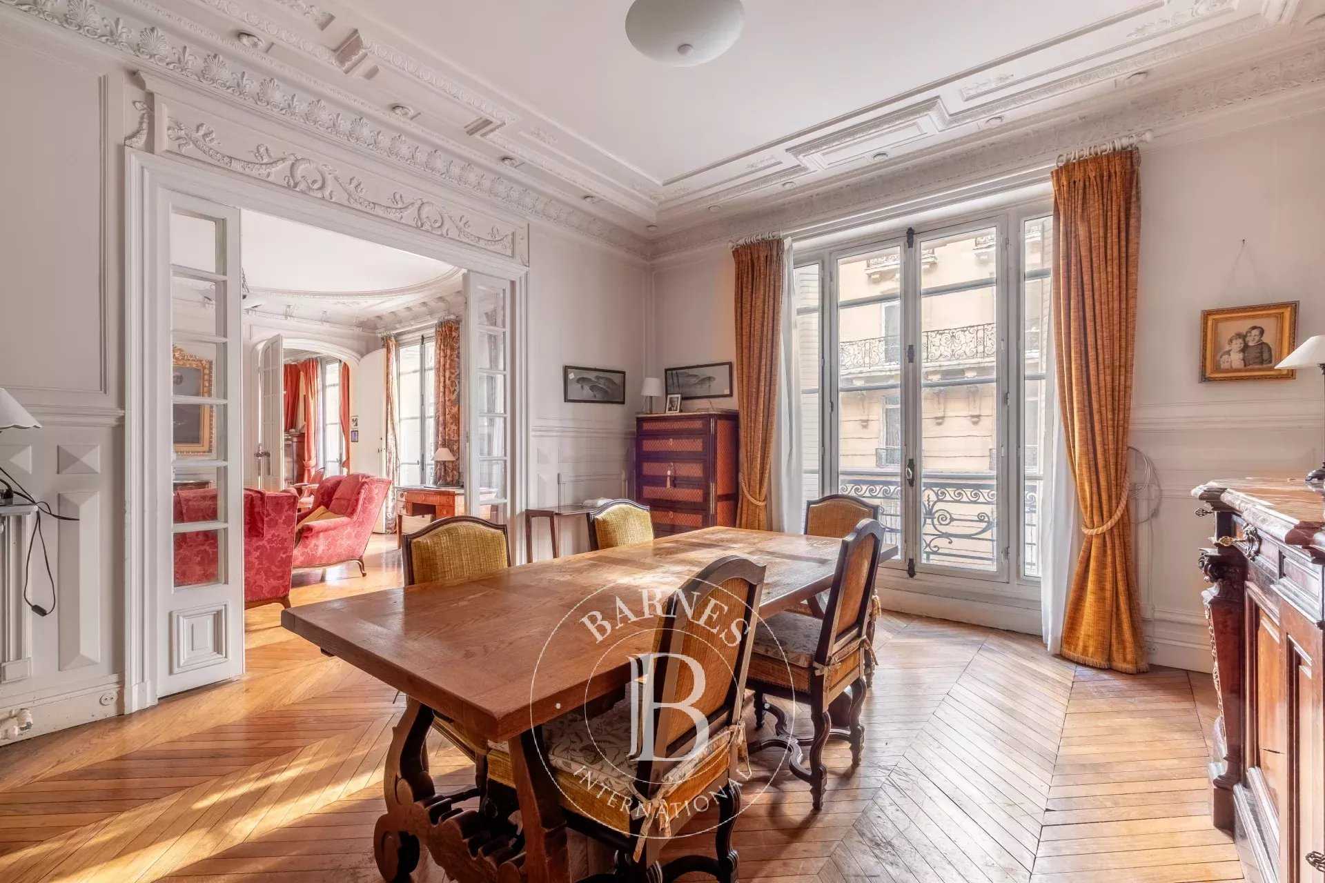 Paris  - Appartement 5 Pi&egrave;ces 3 Chambres