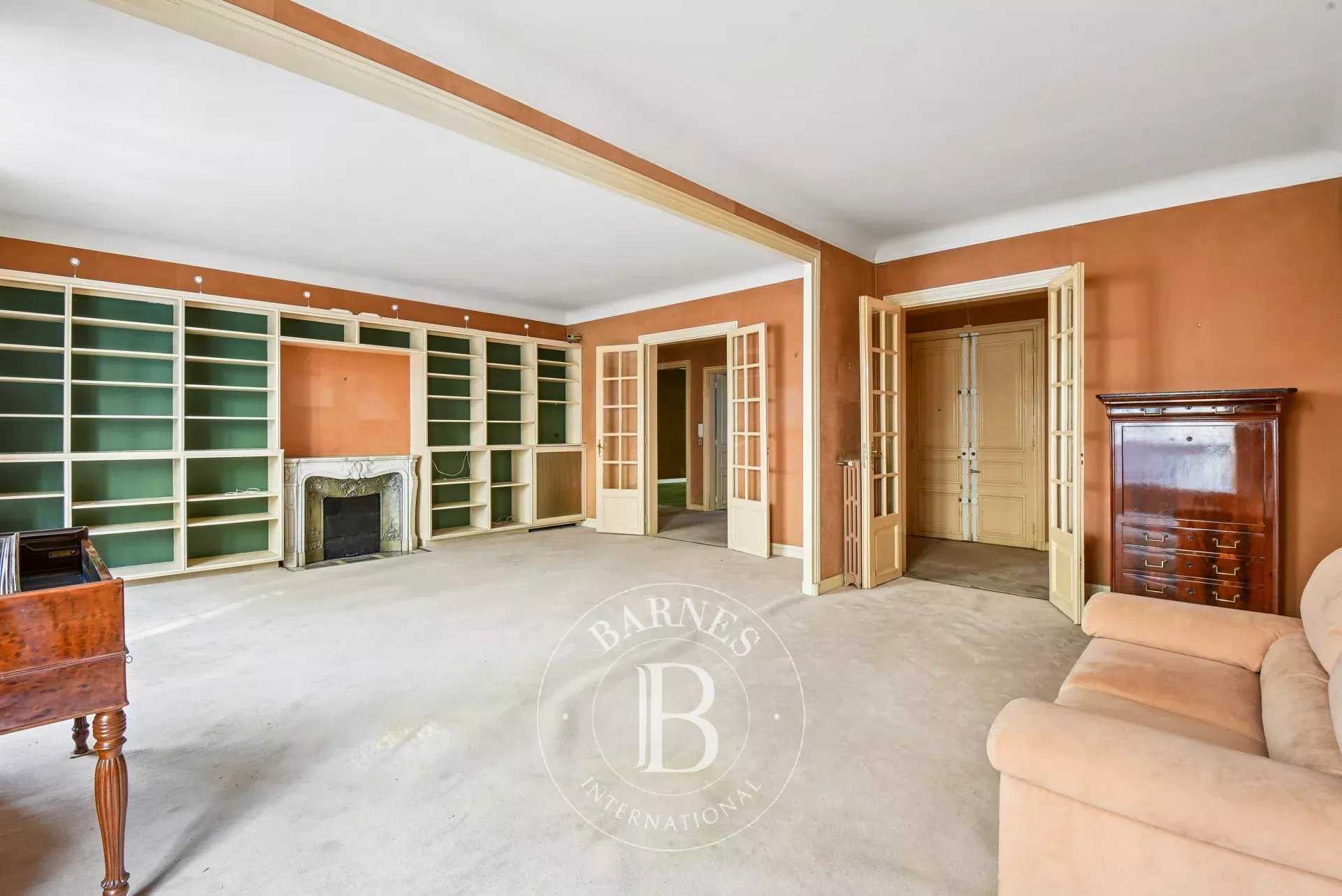 Paris  - Apartment 5 Bedrooms