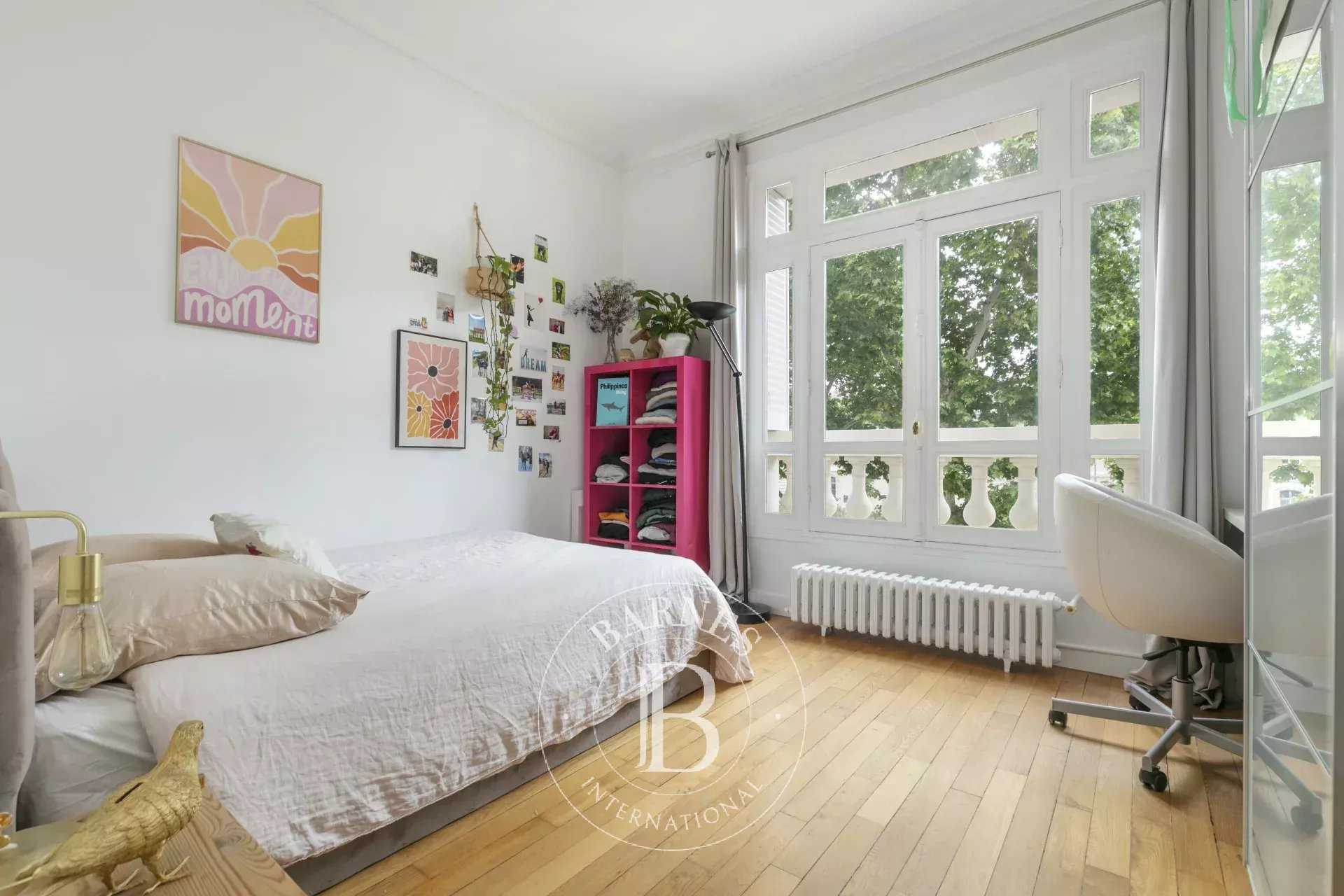 Paris  - Appartement 6 Pièces 4 Chambres