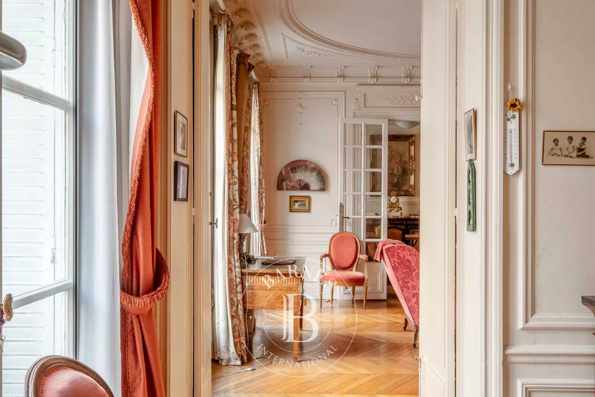 Paris  - Appartement 5 Pi&egrave;ces 3 Chambres