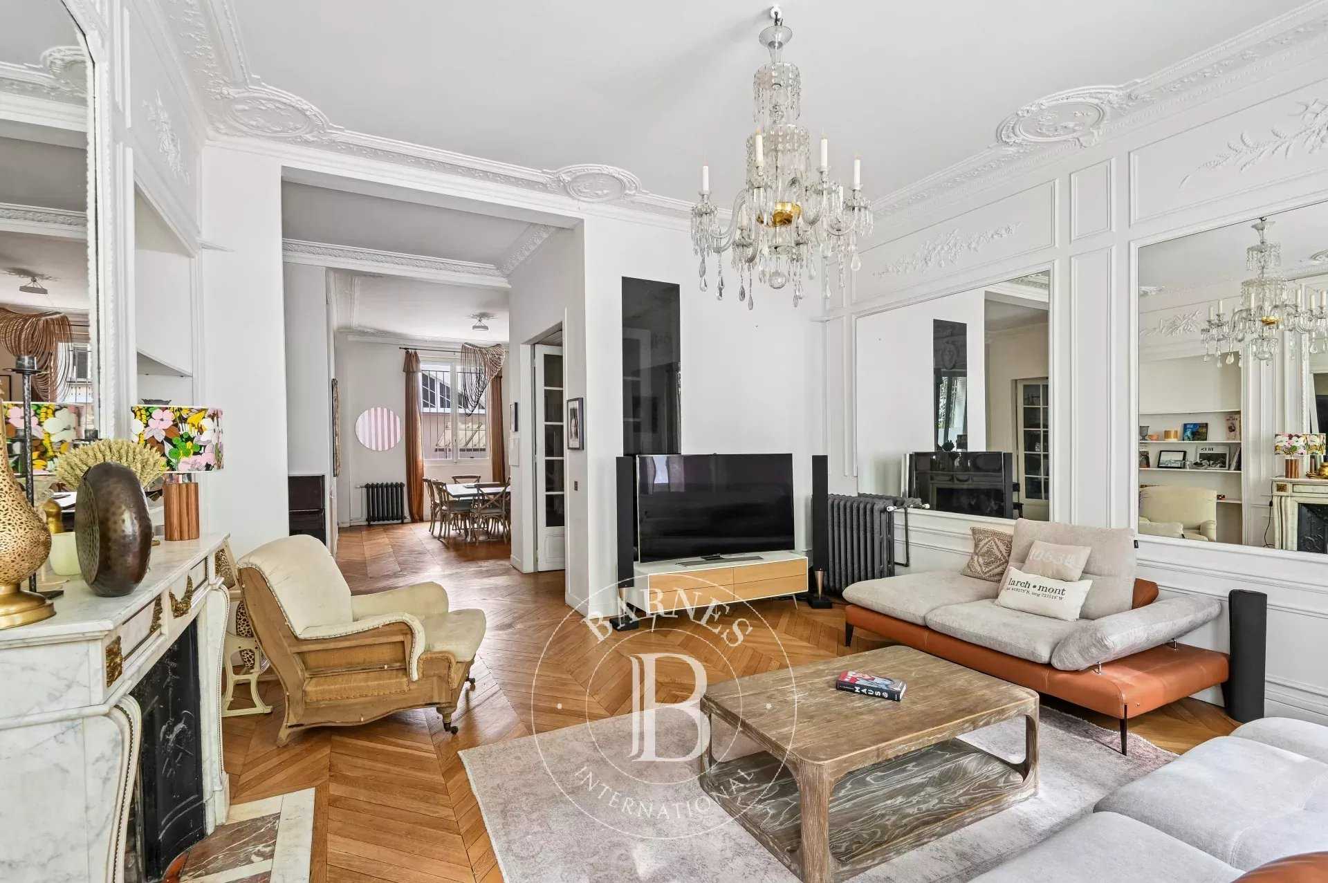 Paris  - Appartement 7 Pi&egrave;ces 4 Chambres