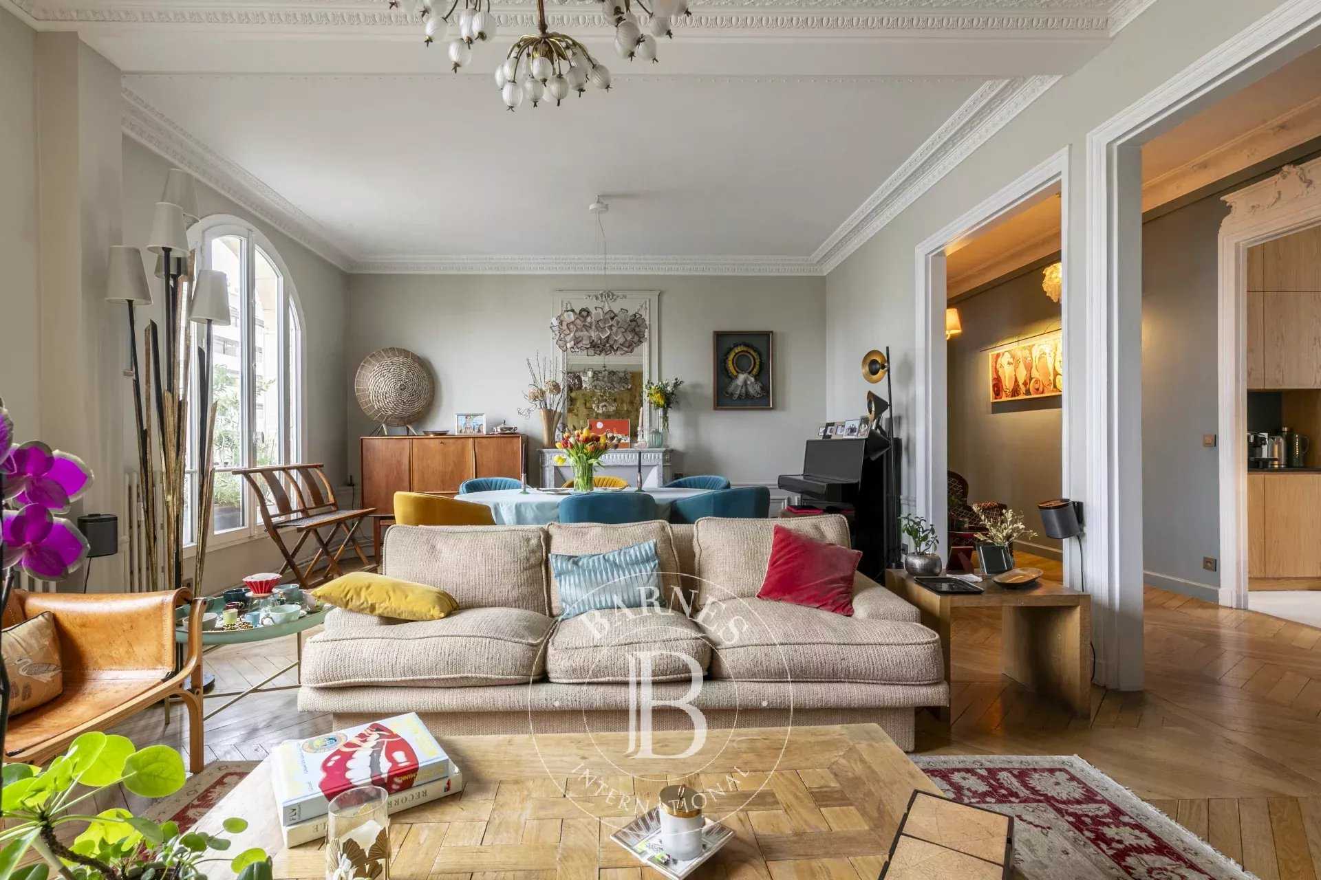 Paris  - Appartement 5 Pi&egrave;ces 3 Chambres