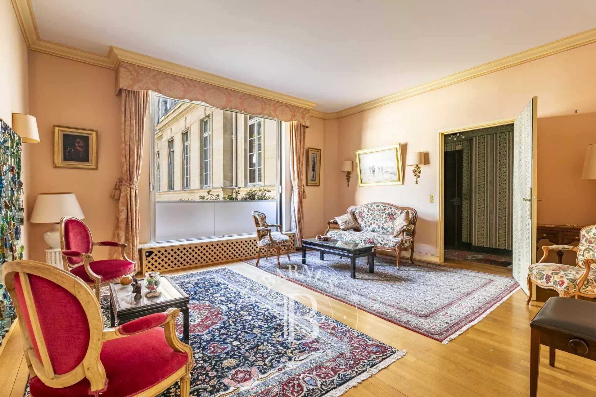 Paris  - Appartement 4 Pi&egrave;ces 2 Chambres