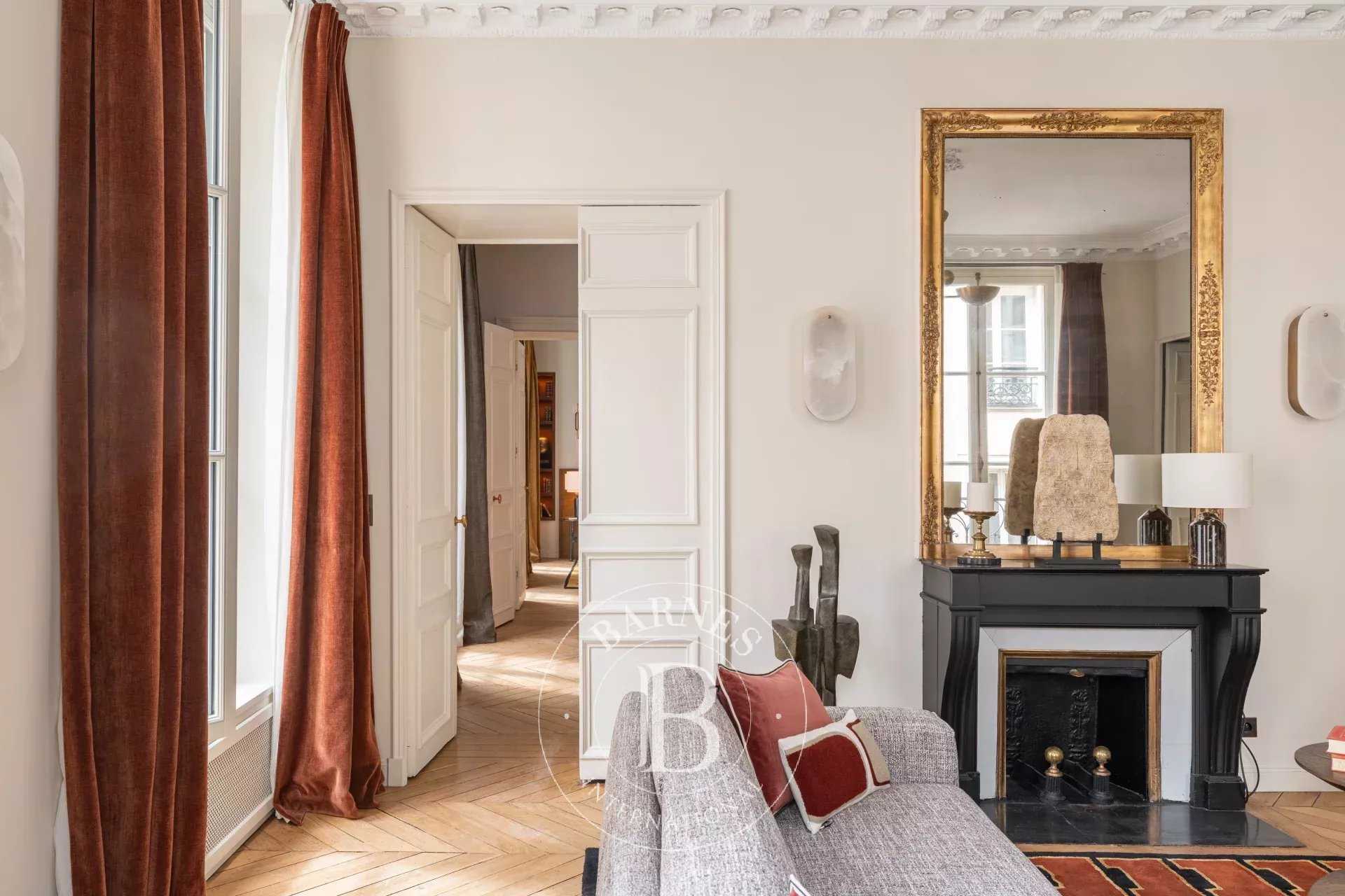 Paris  - Appartement 5 Pi&egrave;ces 2 Chambres