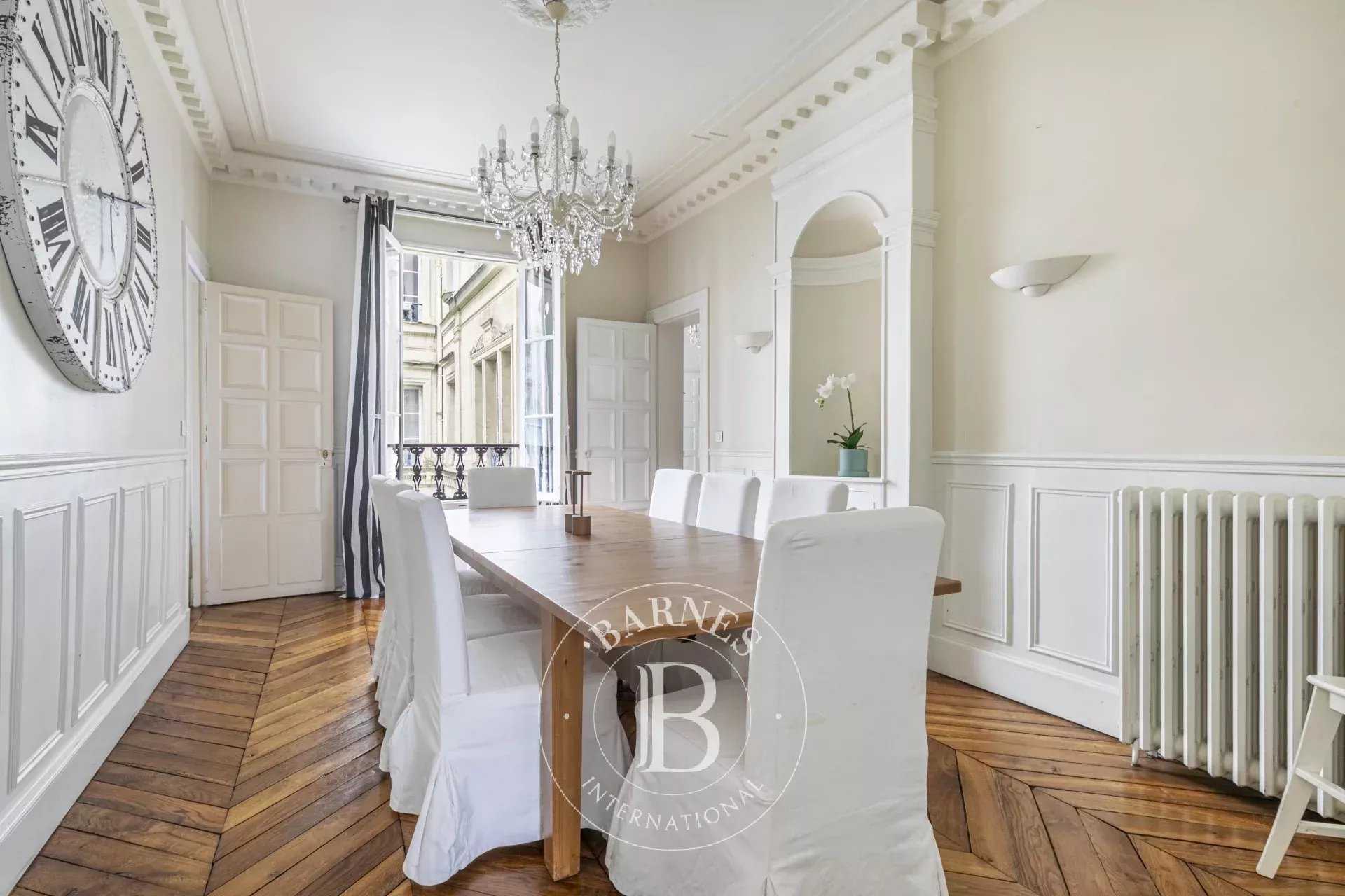 Paris  - Appartement 5 Pièces 3 Chambres