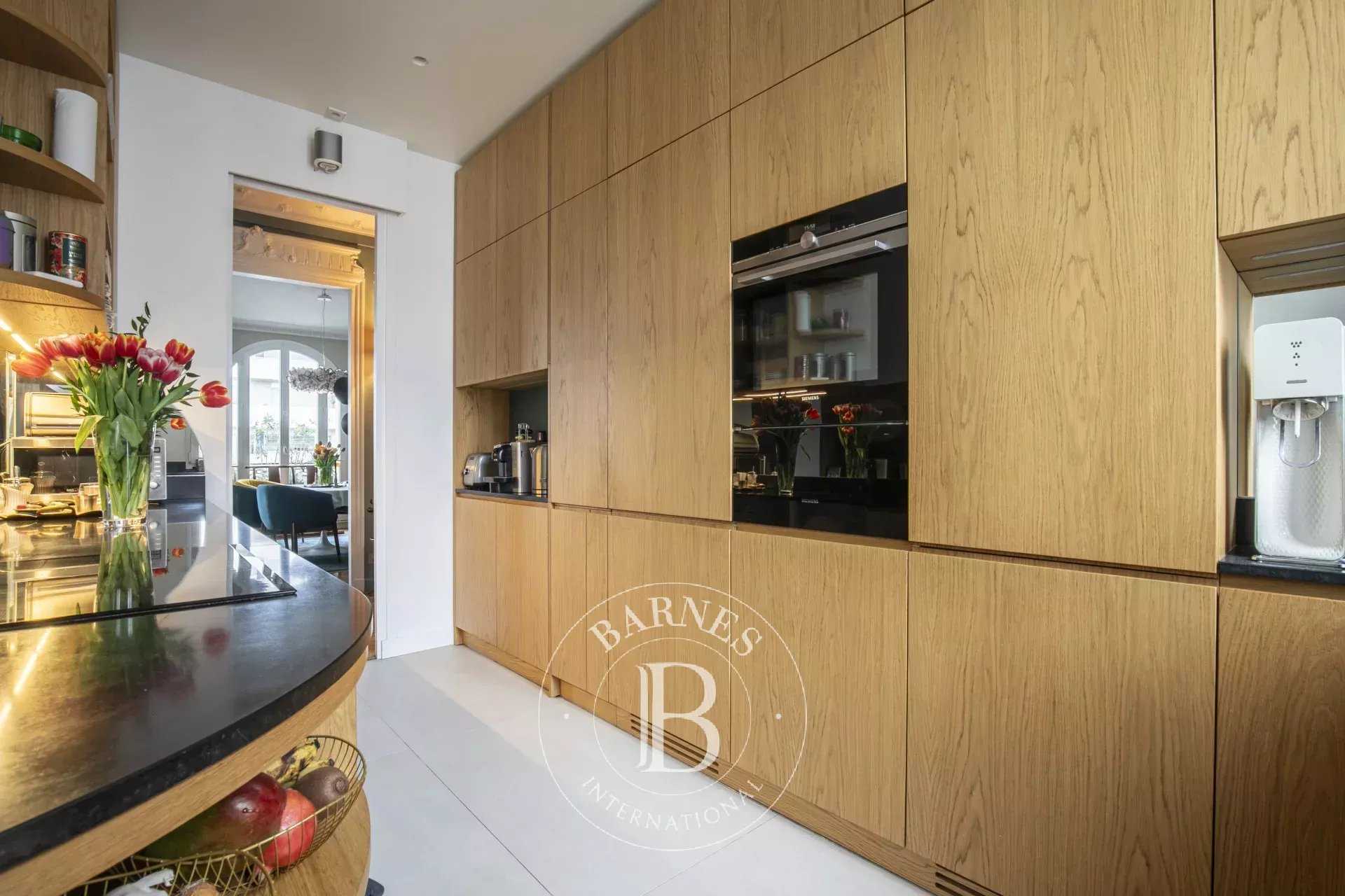 Paris  - Appartement 5 Pi&egrave;ces 3 Chambres