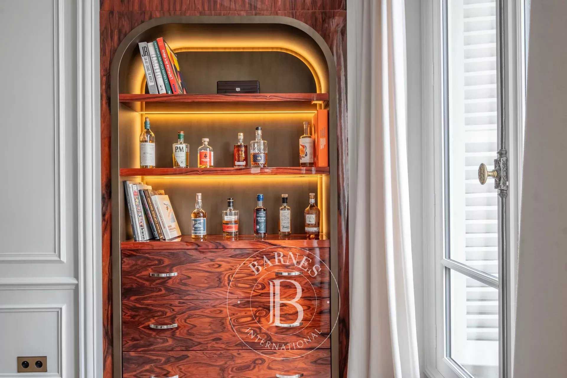 Paris  - Appartement 6 Pi&egrave;ces 4 Chambres