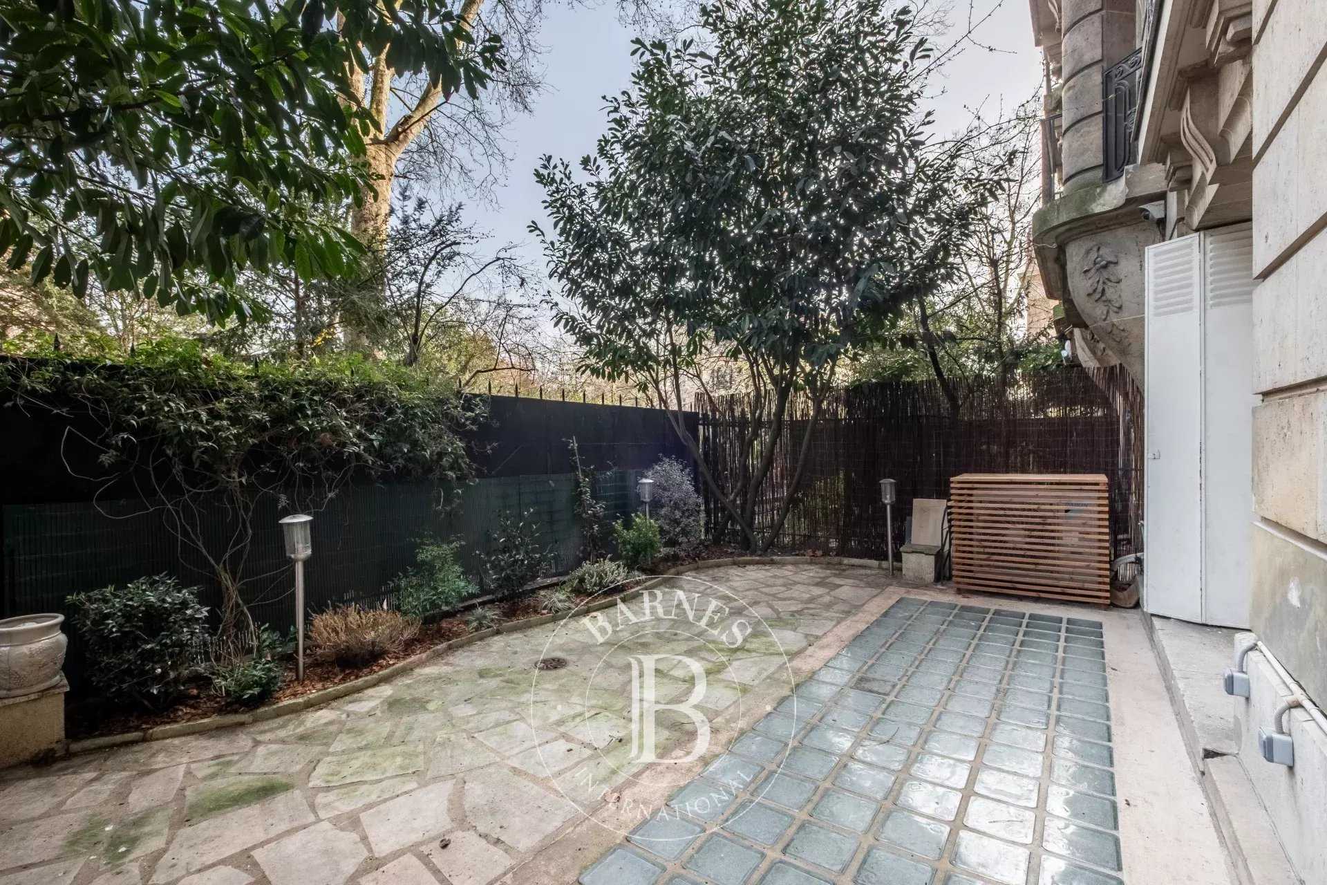 Paris  - Appartement 5 Pi&egrave;ces 3 Chambres