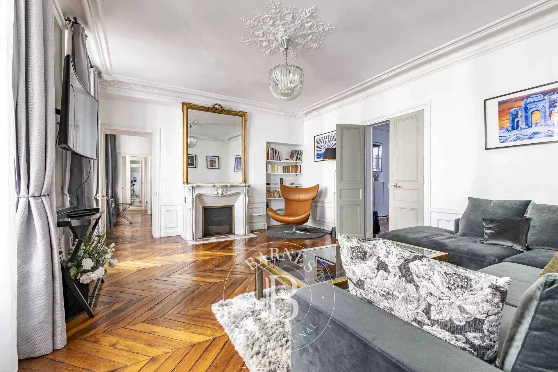 Paris  - Appartement 5 Pi&egrave;ces 3 Chambres