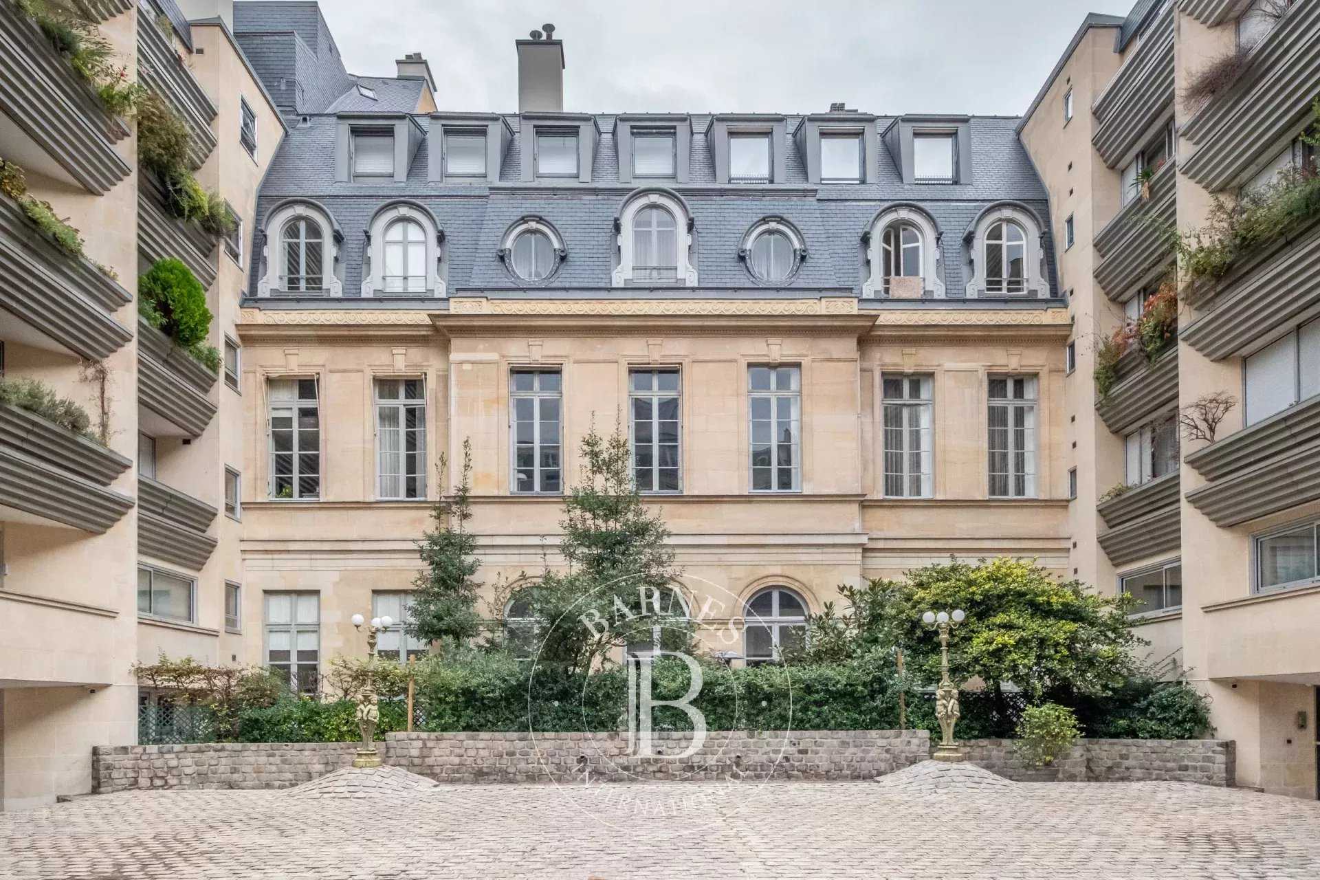 Paris  - Appartement 7 Pièces 4 Chambres