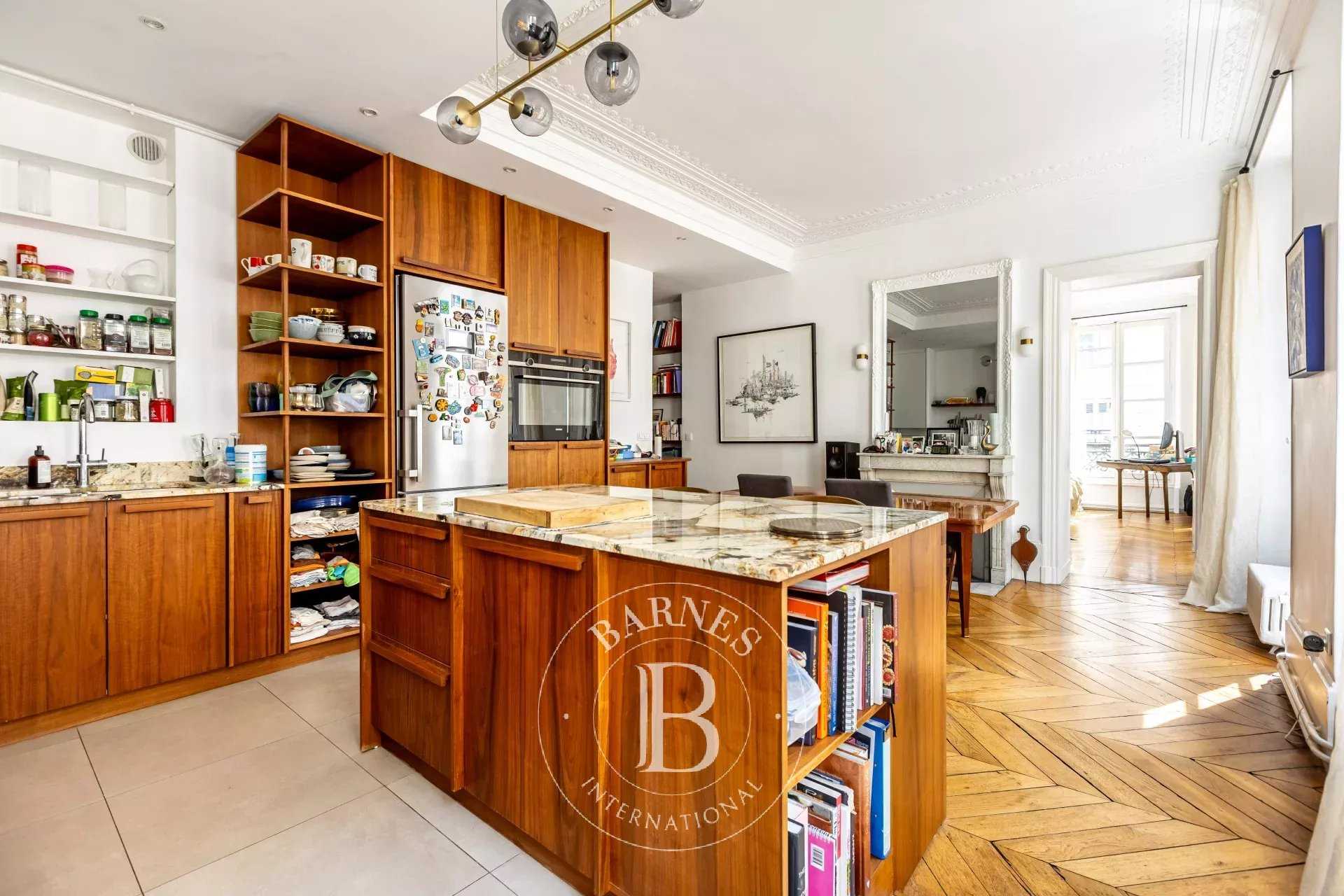 Paris  - Appartement 4 Pi&egrave;ces 2 Chambres