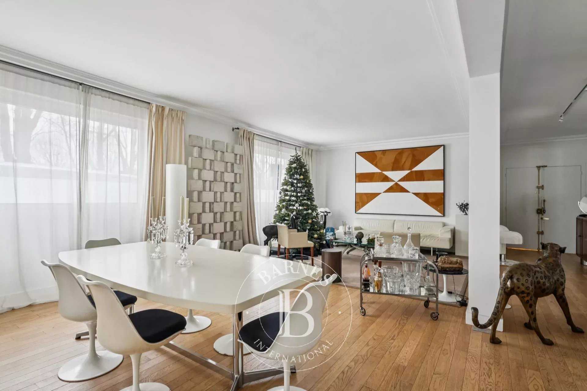 Paris  - Appartement 5 Pi&egrave;ces 3 Chambres