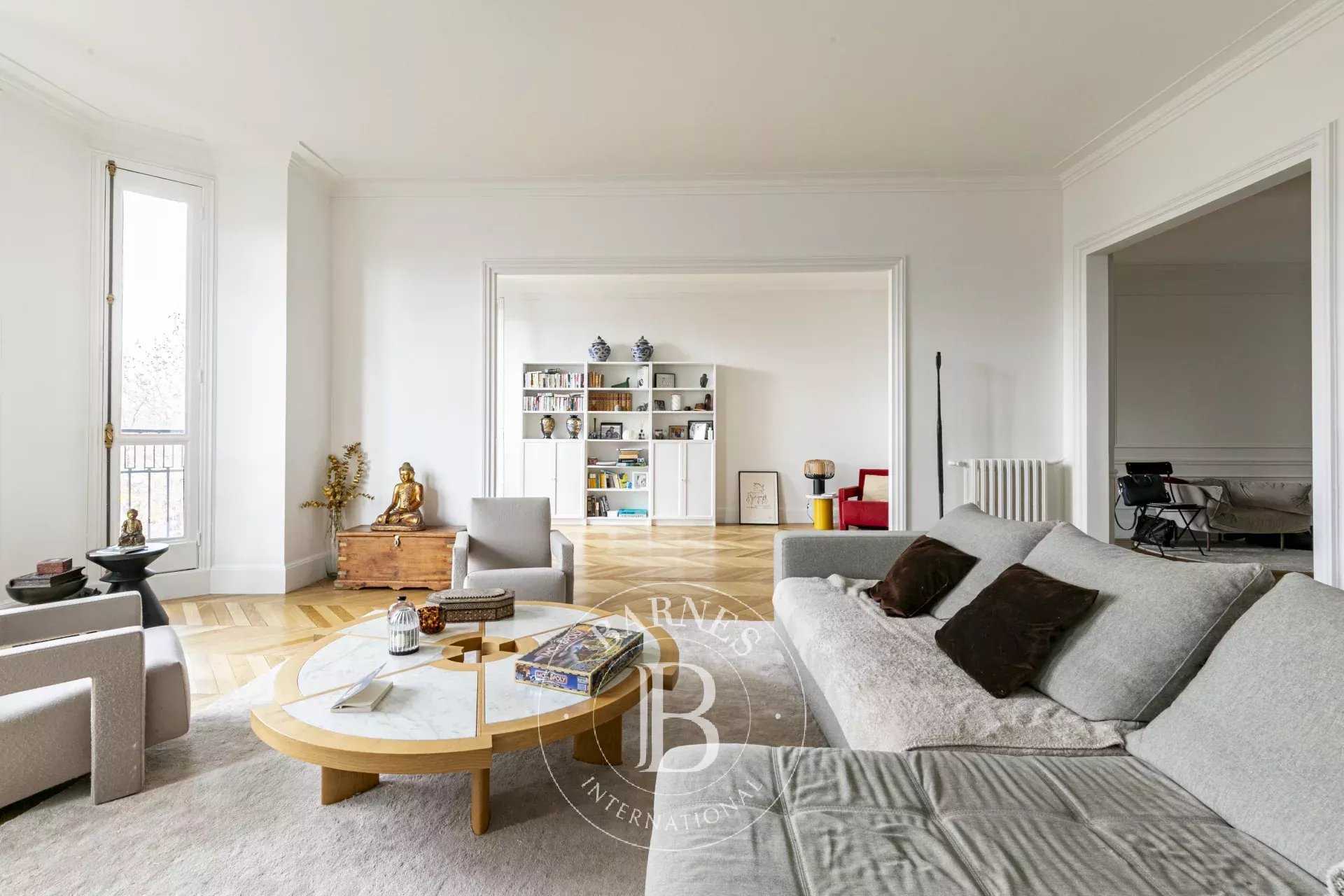 Paris  - Appartement 5 Pi&egrave;ces 3 Chambres