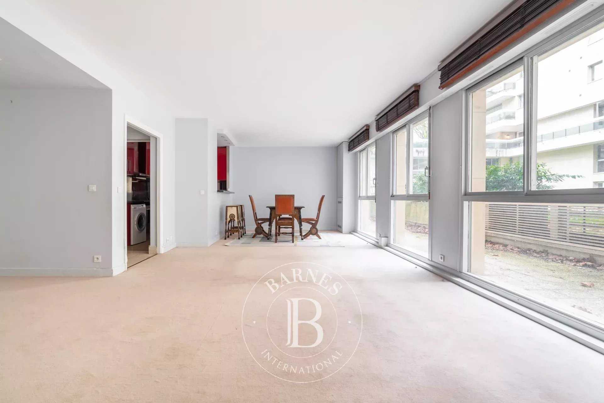 Paris  - Appartement 4 Pièces 2 Chambres