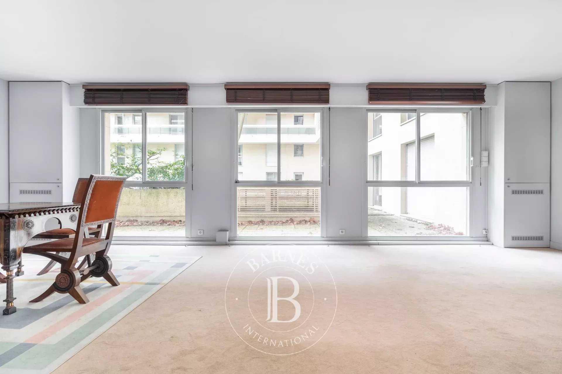Paris  - Appartement 4 Pièces 2 Chambres