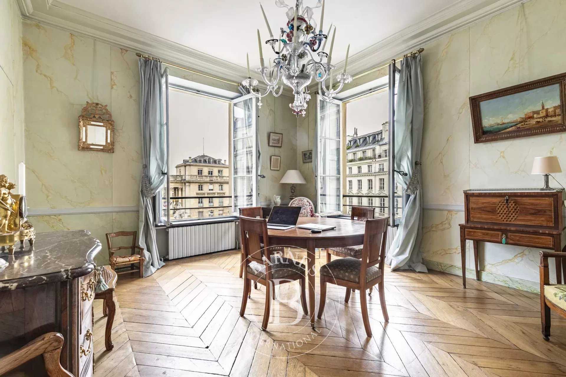 Paris  - Appartement 4 Pi&egrave;ces 2 Chambres