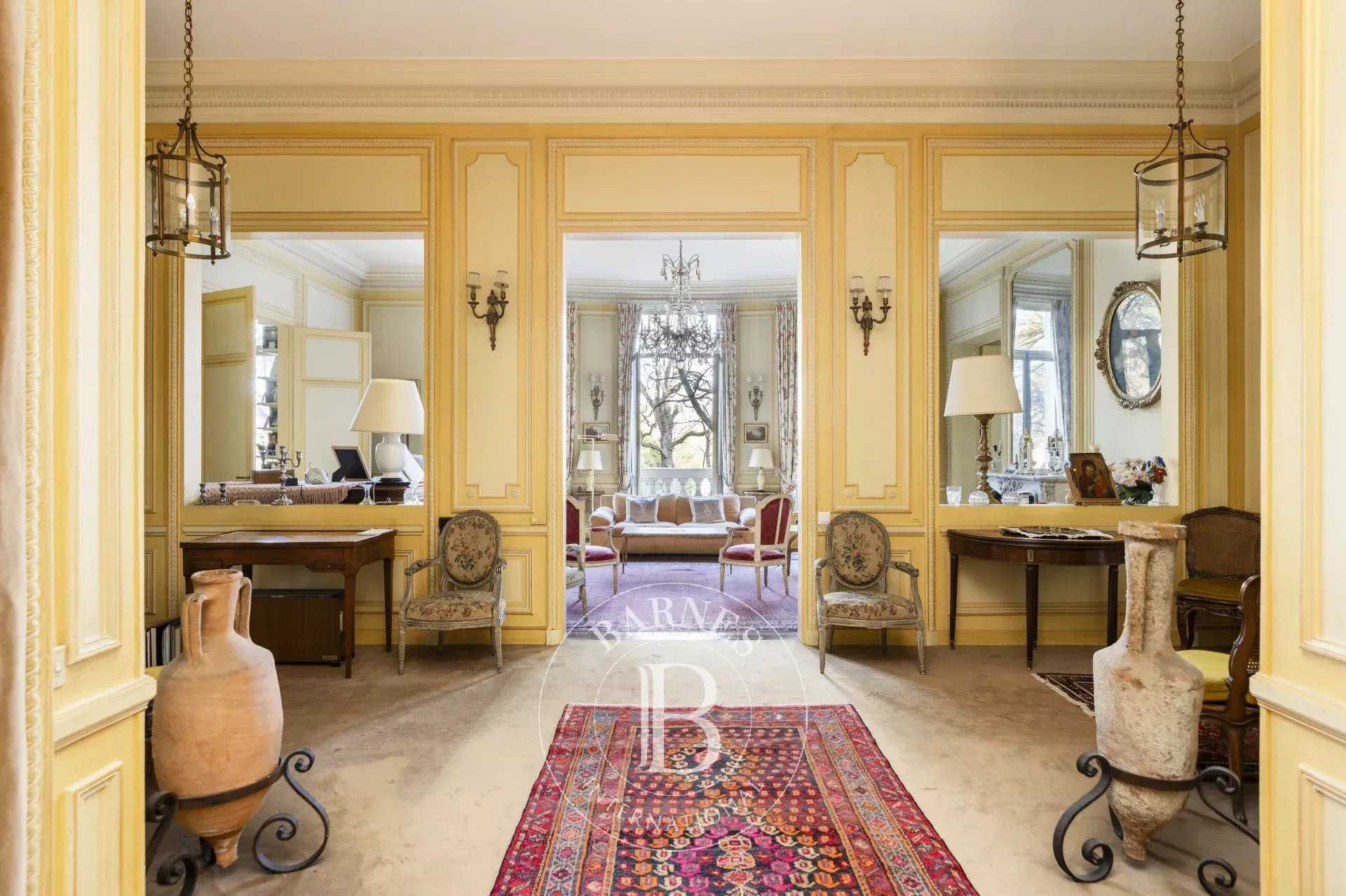 Paris  - Appartement 7 Pi&egrave;ces 4 Chambres