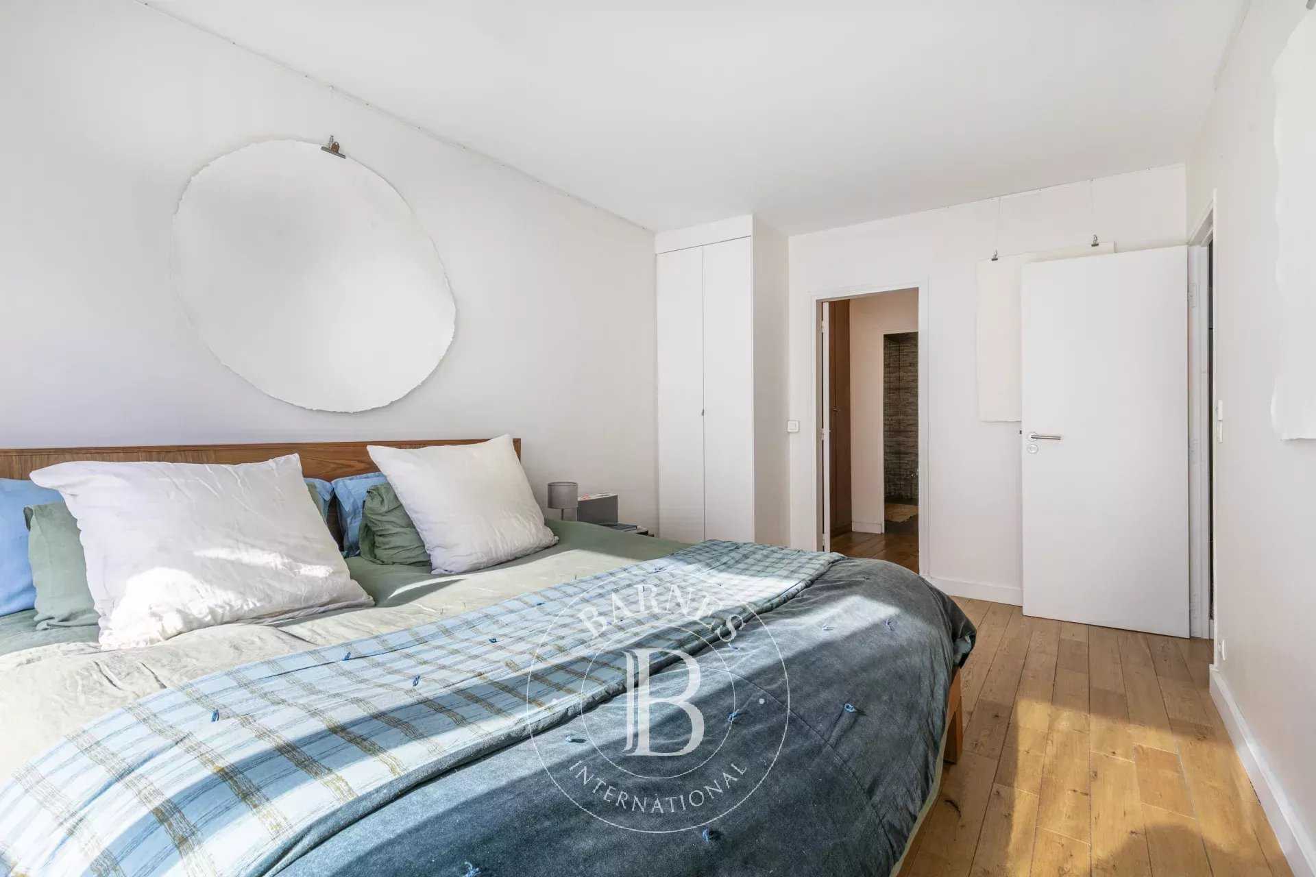 Paris  - Appartement 5 Pièces 4 Chambres