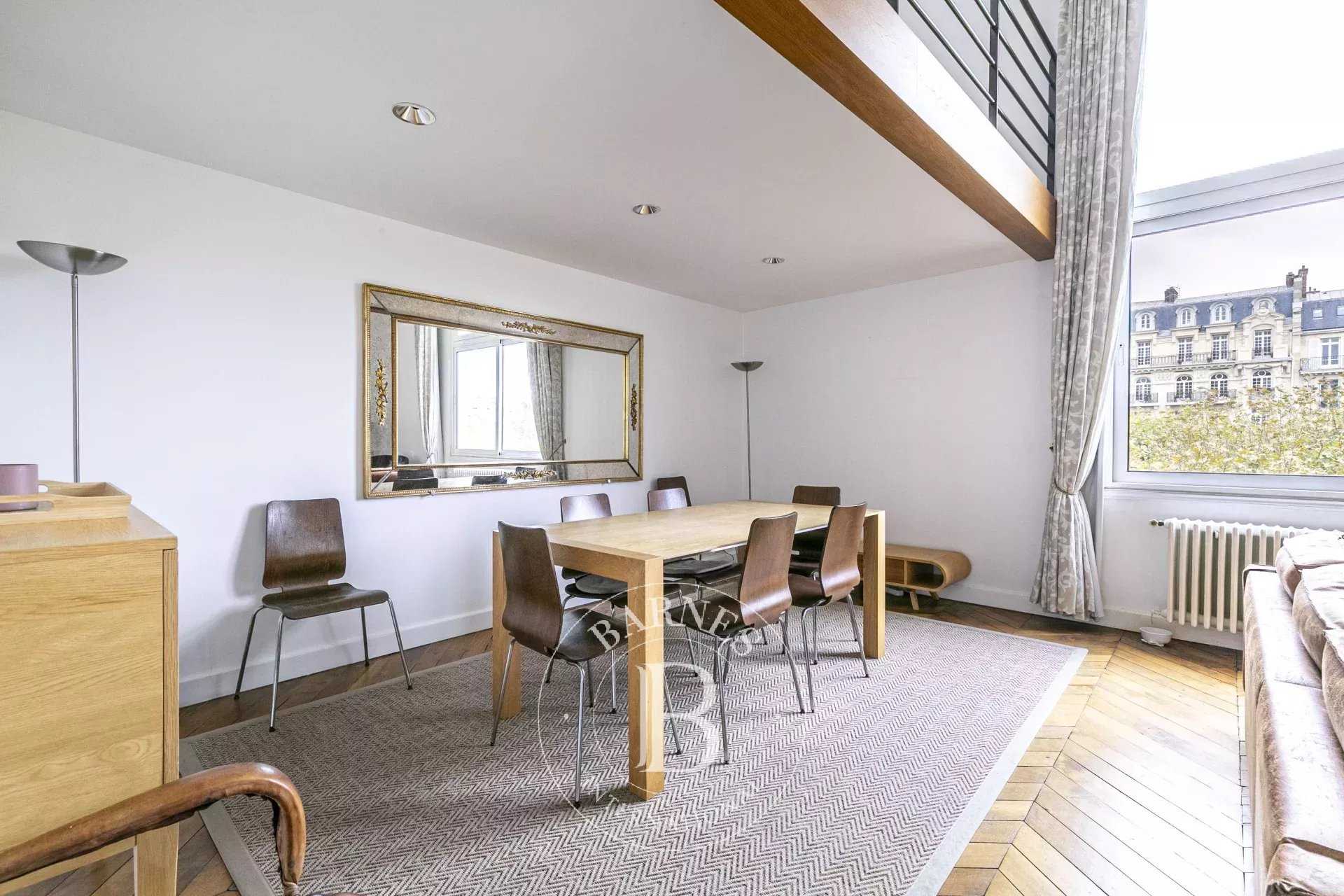 Paris  - Appartement 5 Pièces 2 Chambres