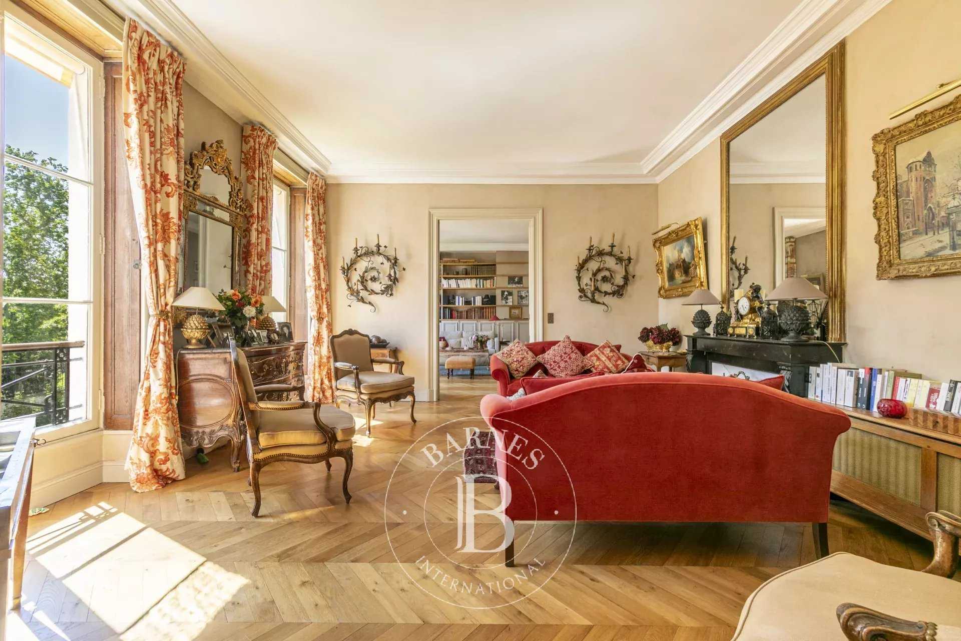 Paris  - Appartement 7 Pièces 4 Chambres