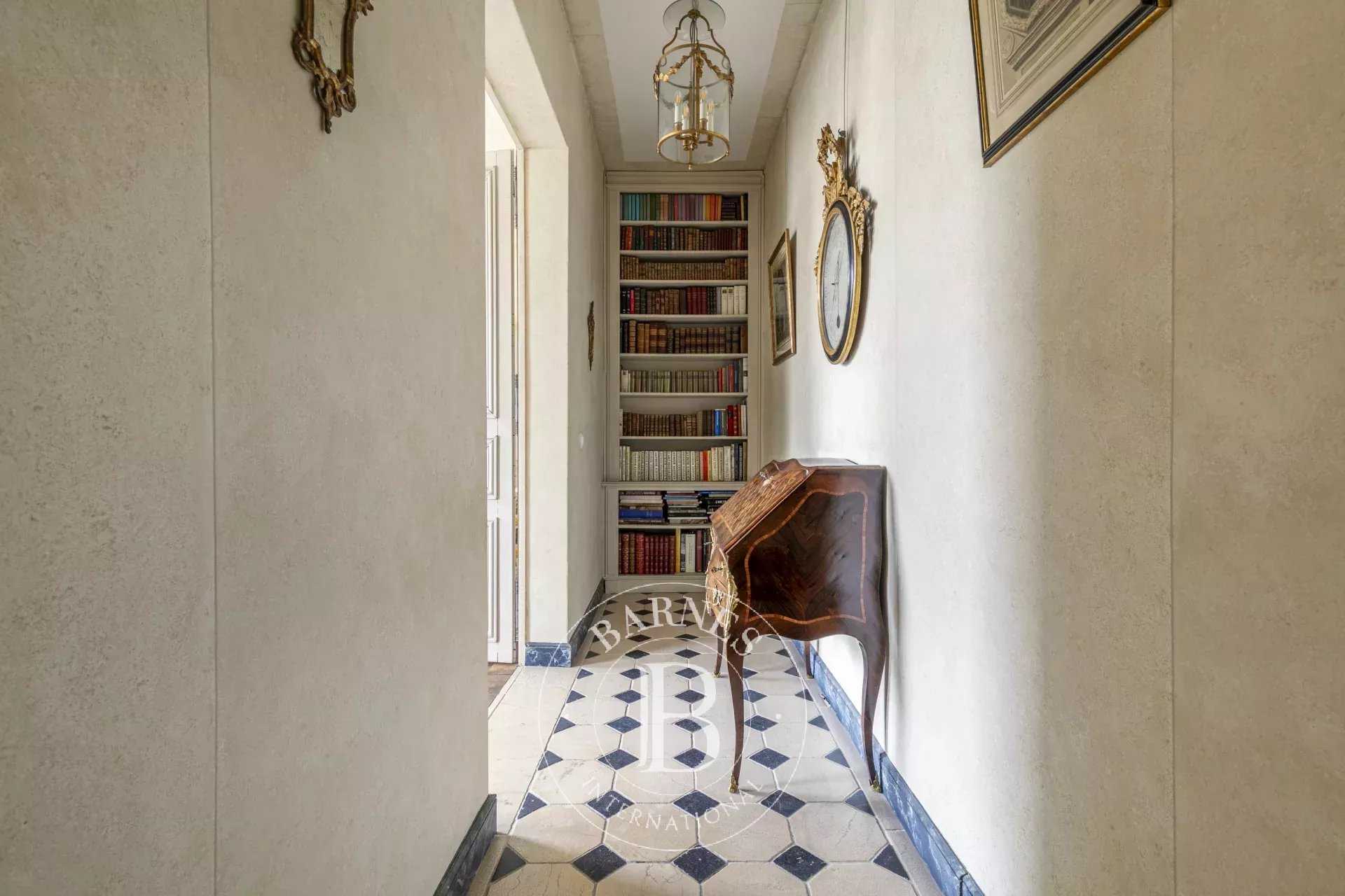 Paris  - Appartement 4 Pi&egrave;ces 2 Chambres