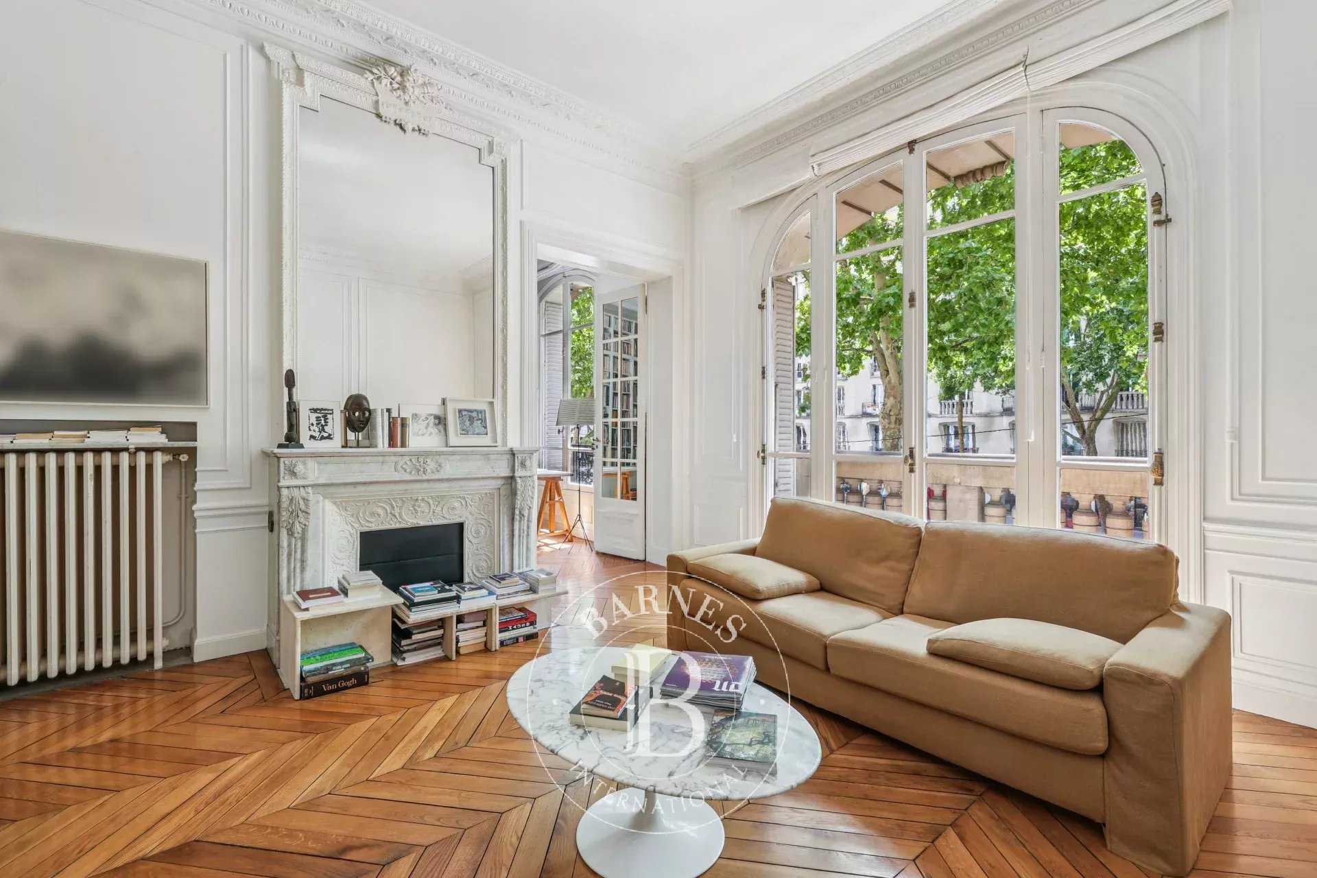 Paris  - Appartement 5 Pi&egrave;ces 3 Chambres