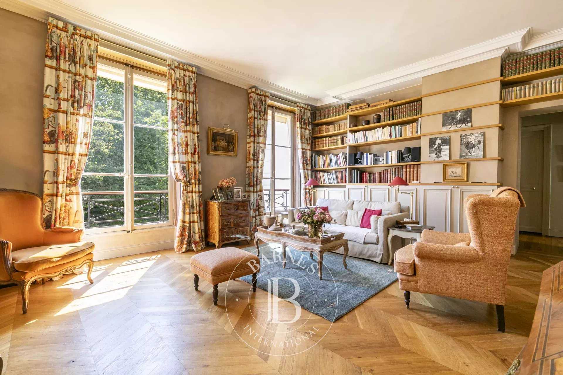 Paris  - Appartement 7 Pièces 4 Chambres