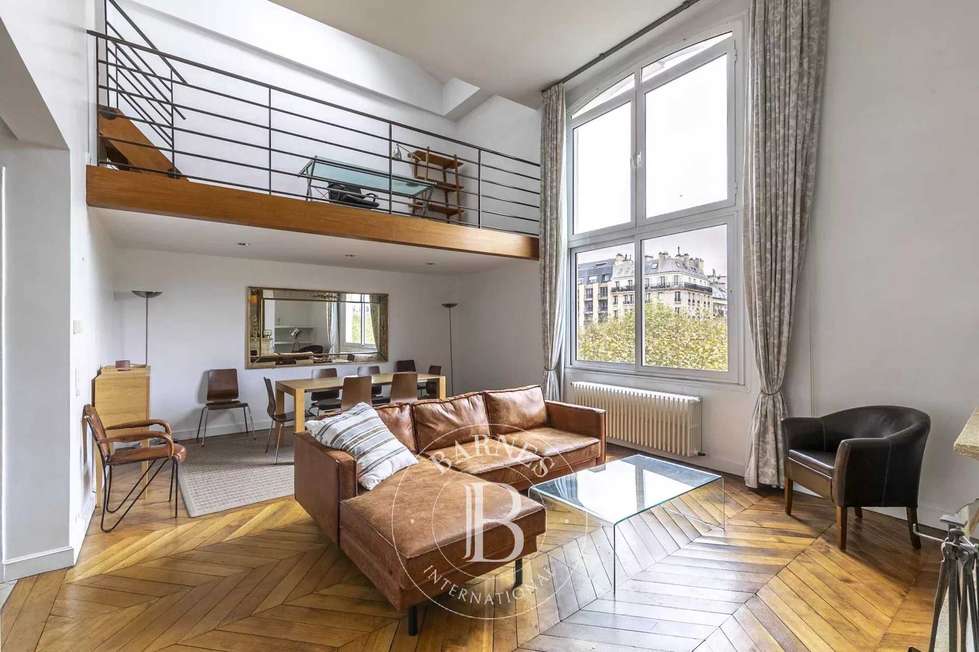 Paris  - Appartement 5 Pièces 2 Chambres