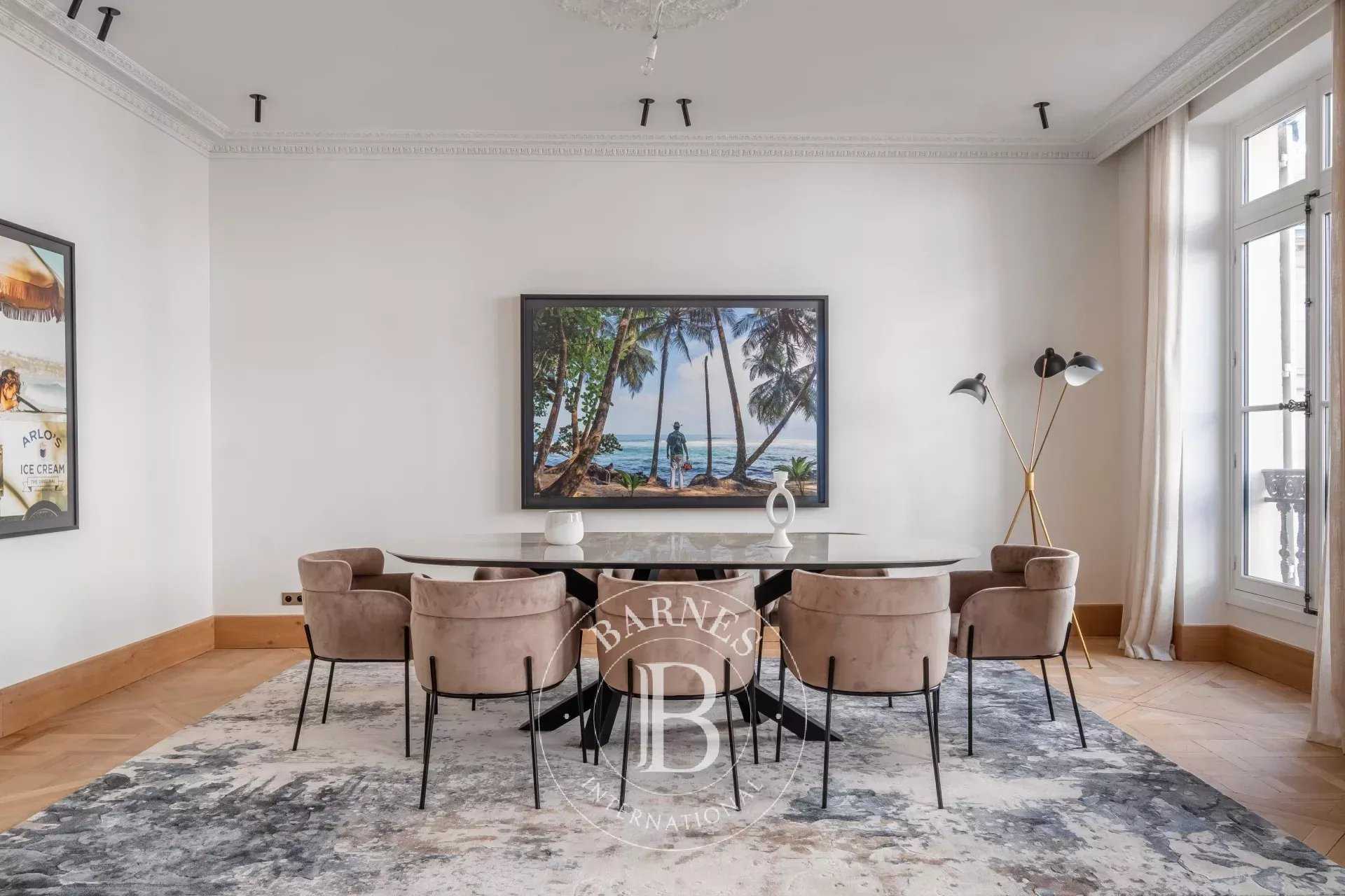 Paris  - Appartement 5 Pi&egrave;ces 3 Chambres