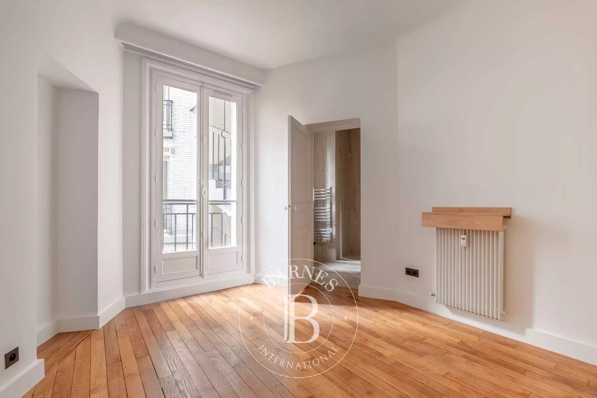 Paris  - Appartement 5 Pi&egrave;ces 3 Chambres