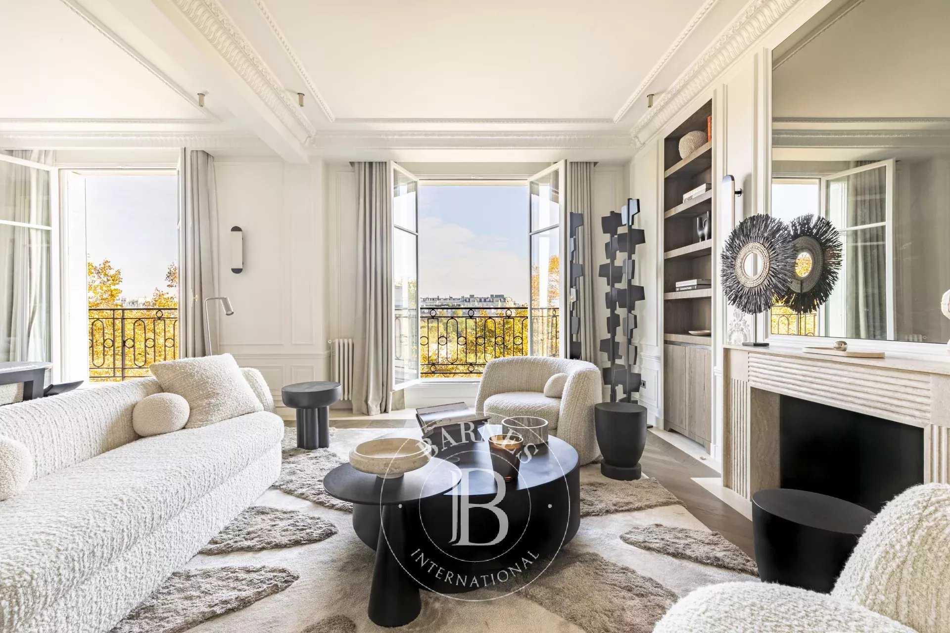 Paris  - Appartement 6 Pièces 3 Chambres