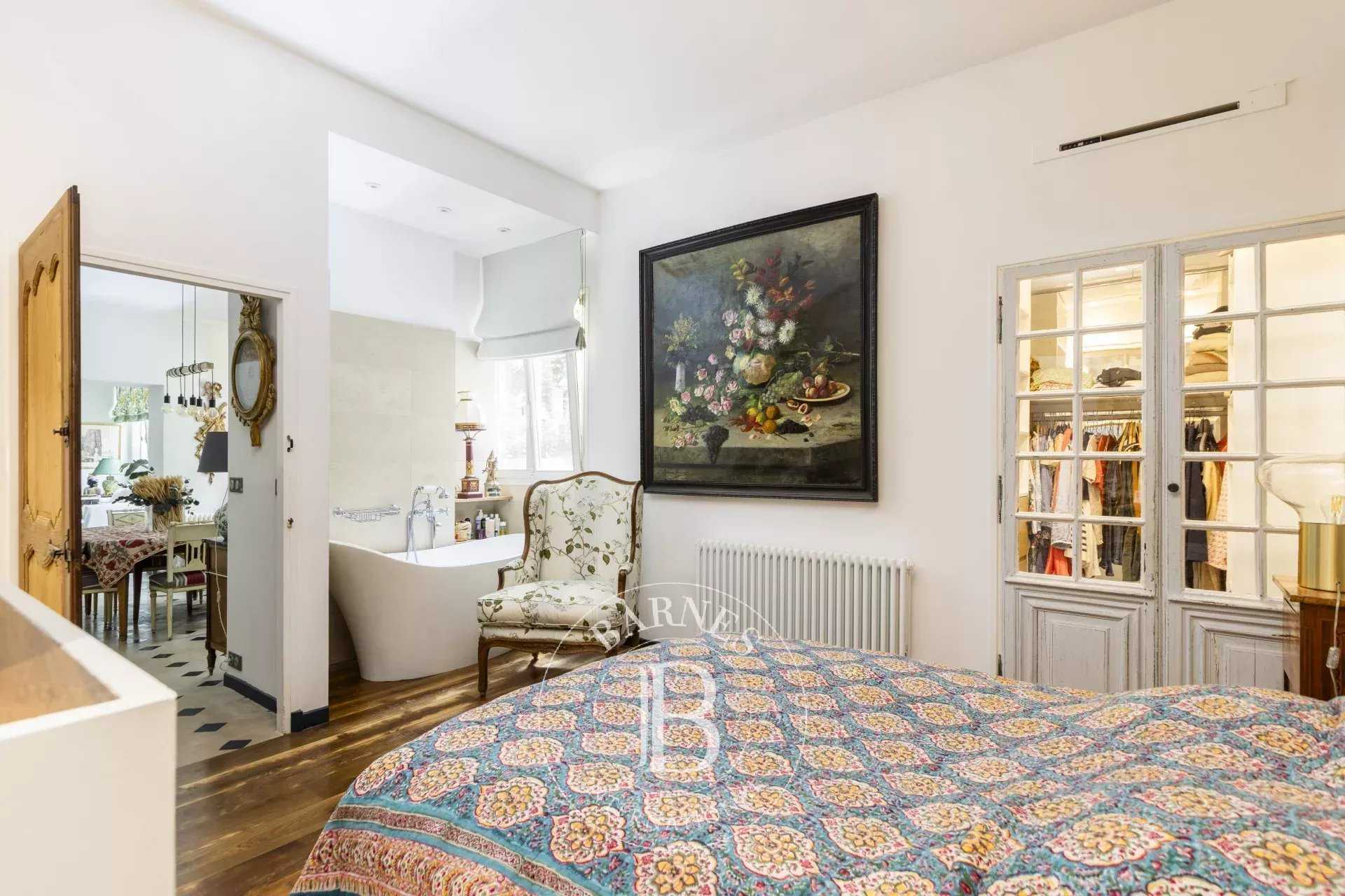 Paris  - Appartement 6 Pièces 4 Chambres