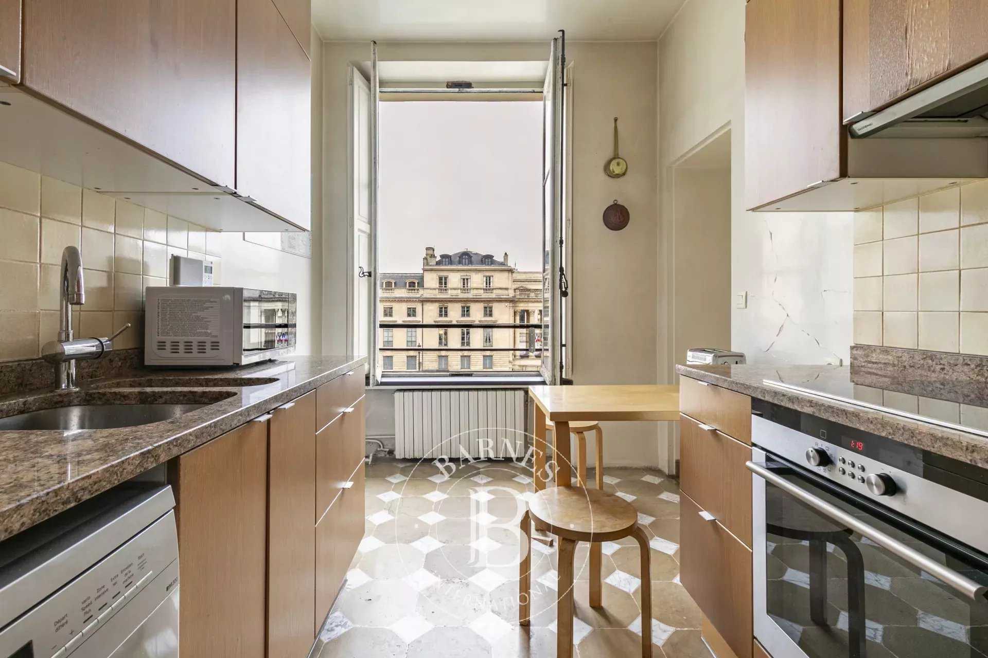 Paris  - Appartement 4 Pi&egrave;ces 2 Chambres