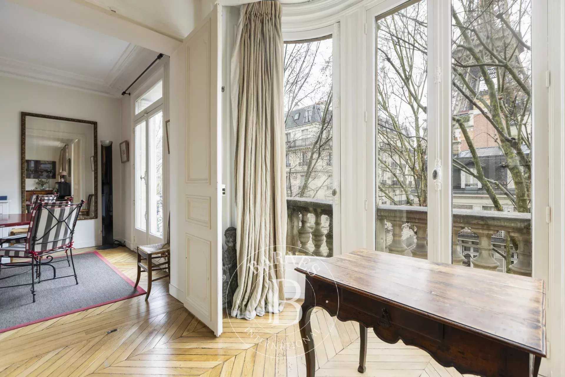 Paris  - Appartement 5 Pi&egrave;ces 3 Chambres