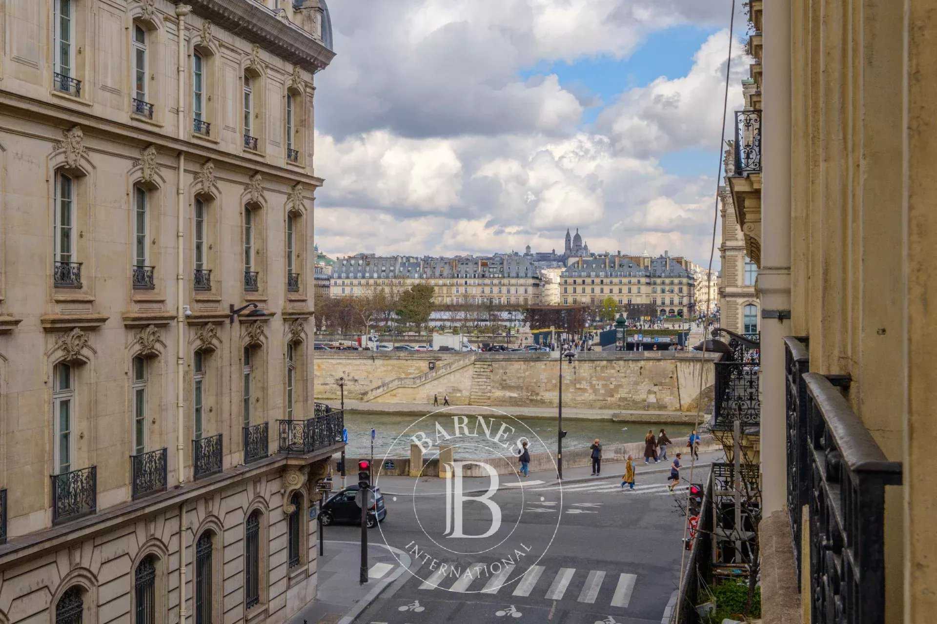 Paris  - Appartement 4 Pi&egrave;ces 2 Chambres