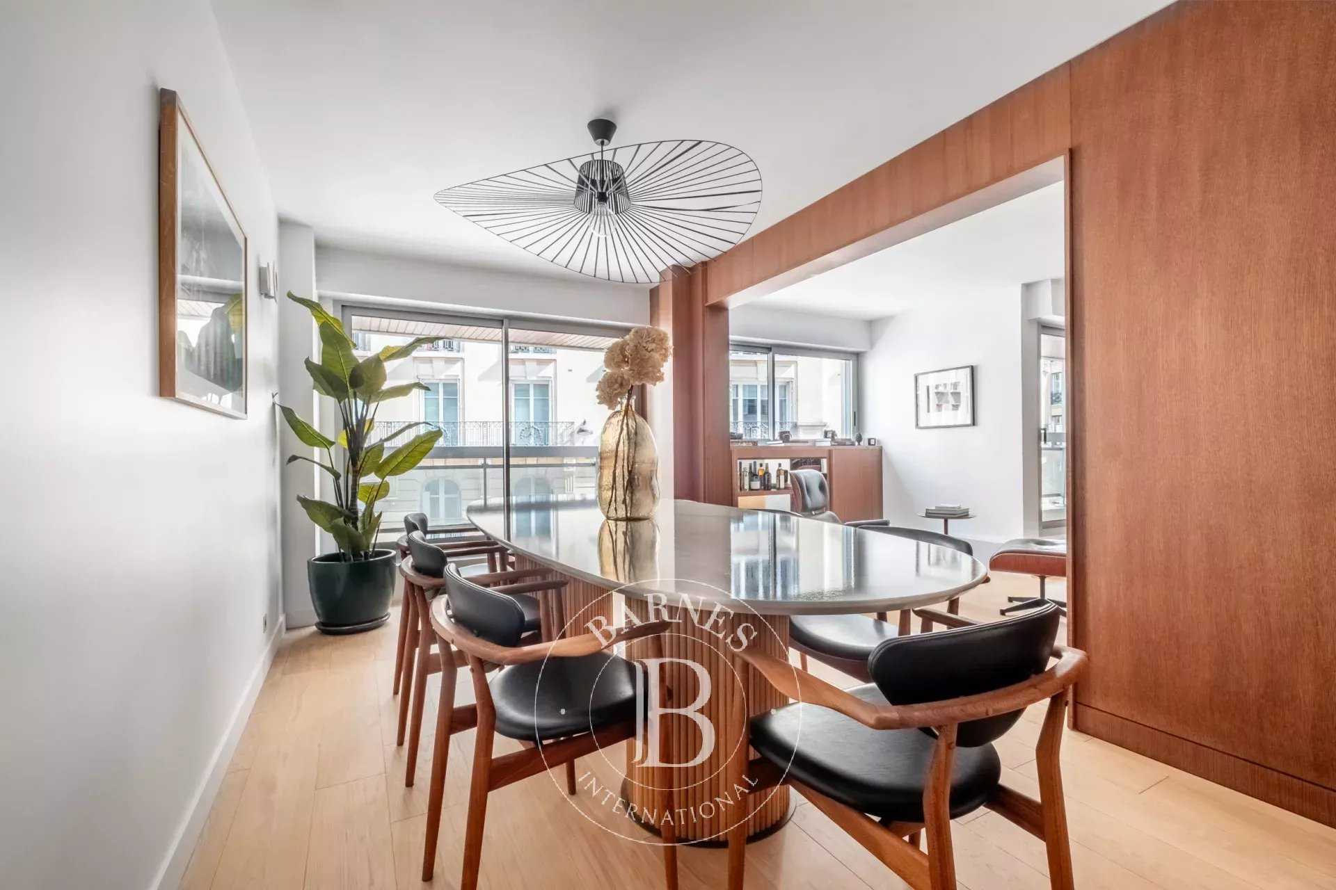 Paris  - Appartement 6 Pi&egrave;ces 4 Chambres