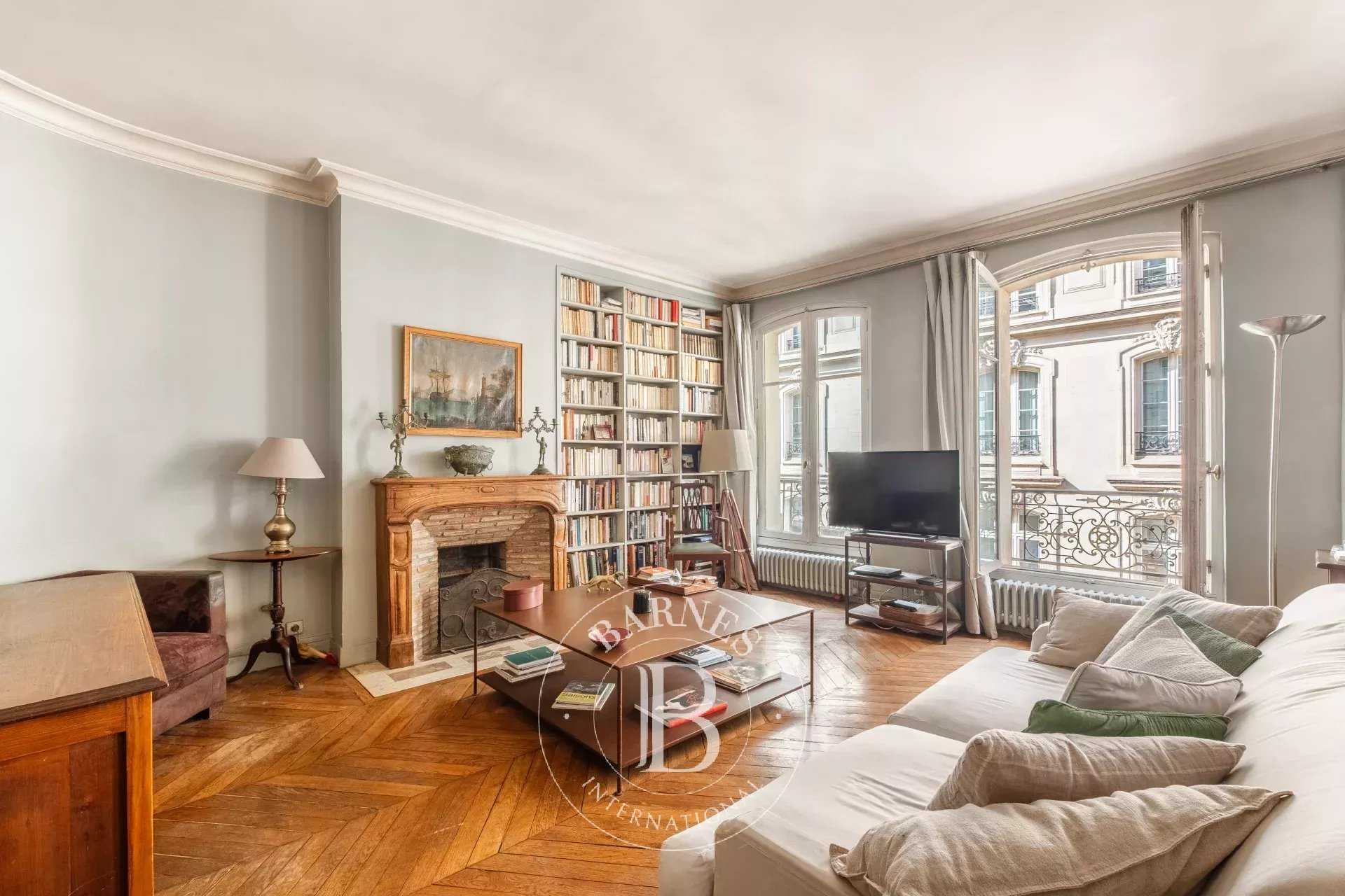 Paris  - Appartement 4 Pi&egrave;ces 2 Chambres