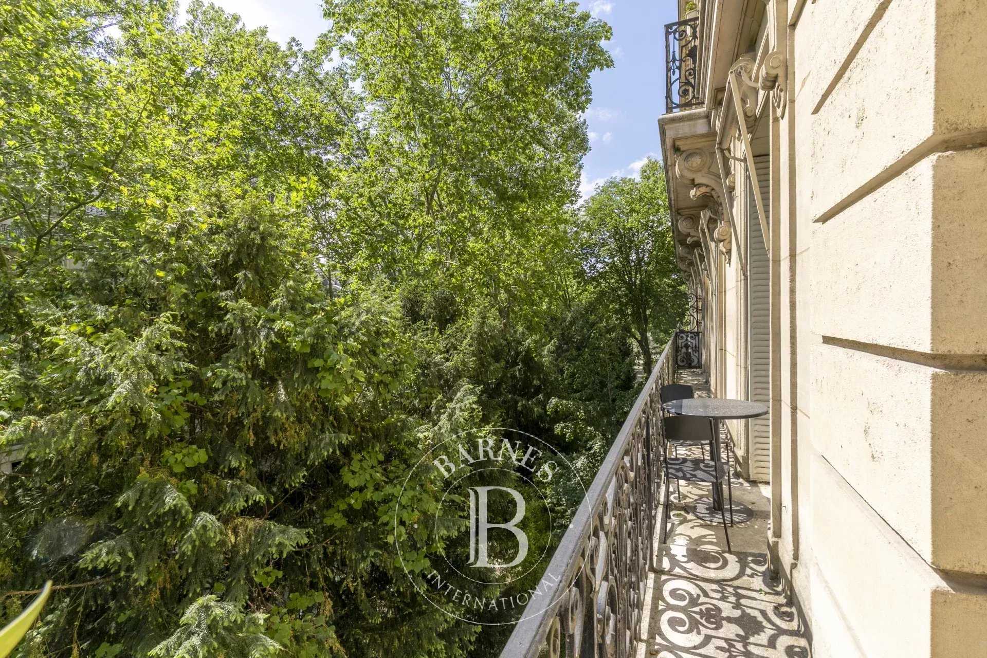 Paris  - Appartement 6 Pièces 4 Chambres