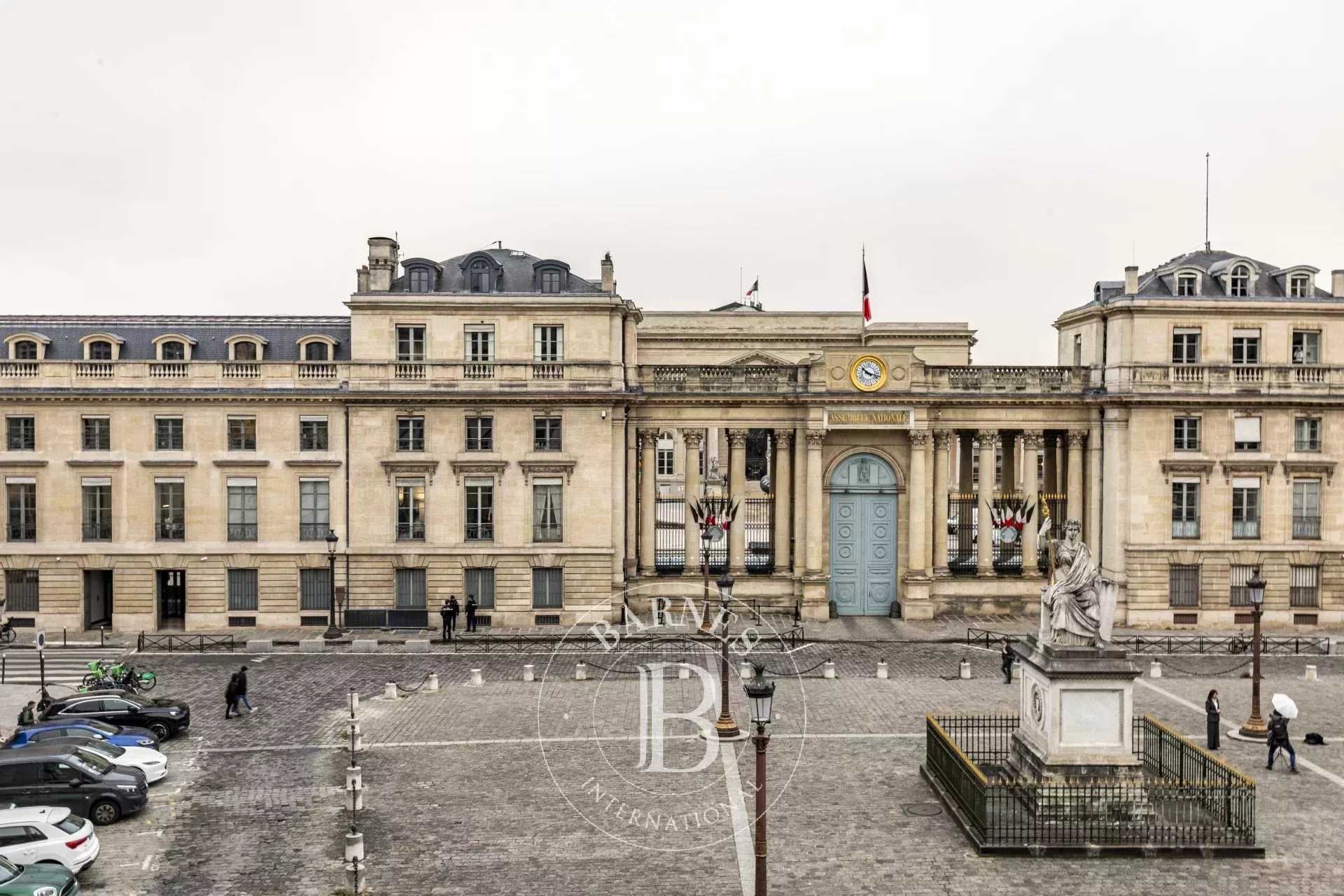 Paris  - Appartement 4 Pi&egrave;ces 2 Chambres