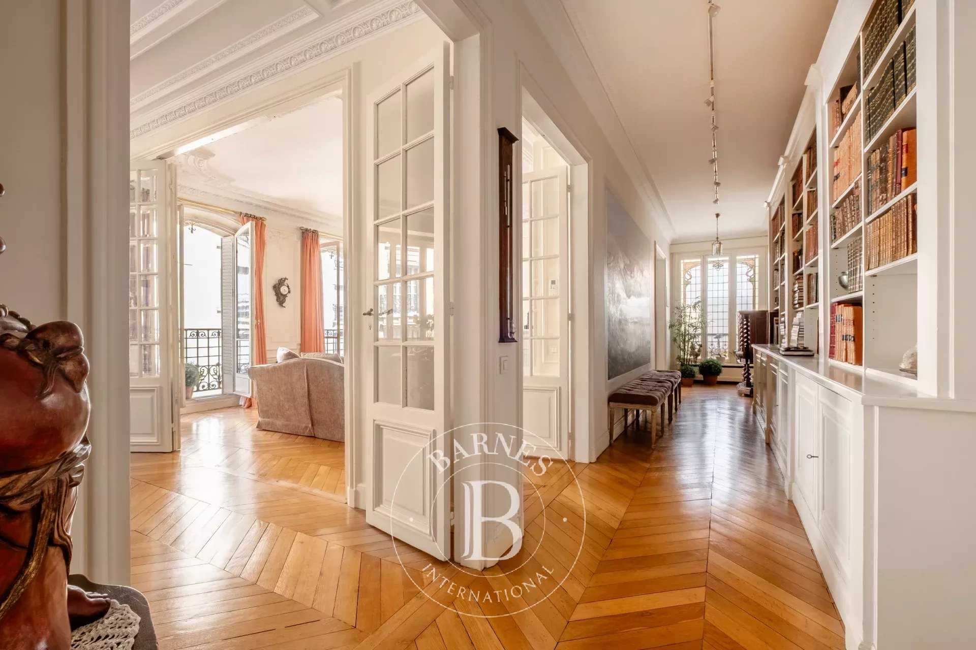 Apartment Paris 75007  -  ref 85840750 (picture 1)