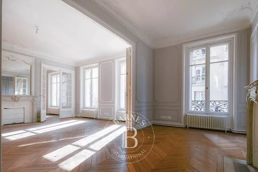 Paris  - Apartment 4 Bedrooms