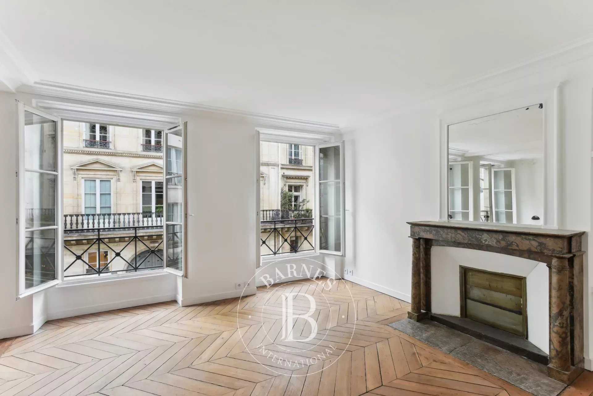 Apartment Paris 75007  -  ref 83524857 (picture 1)