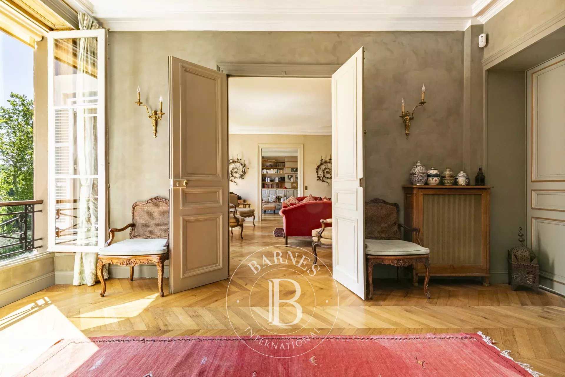 Apartment Paris 75007  -  ref 85932723 (picture 2)