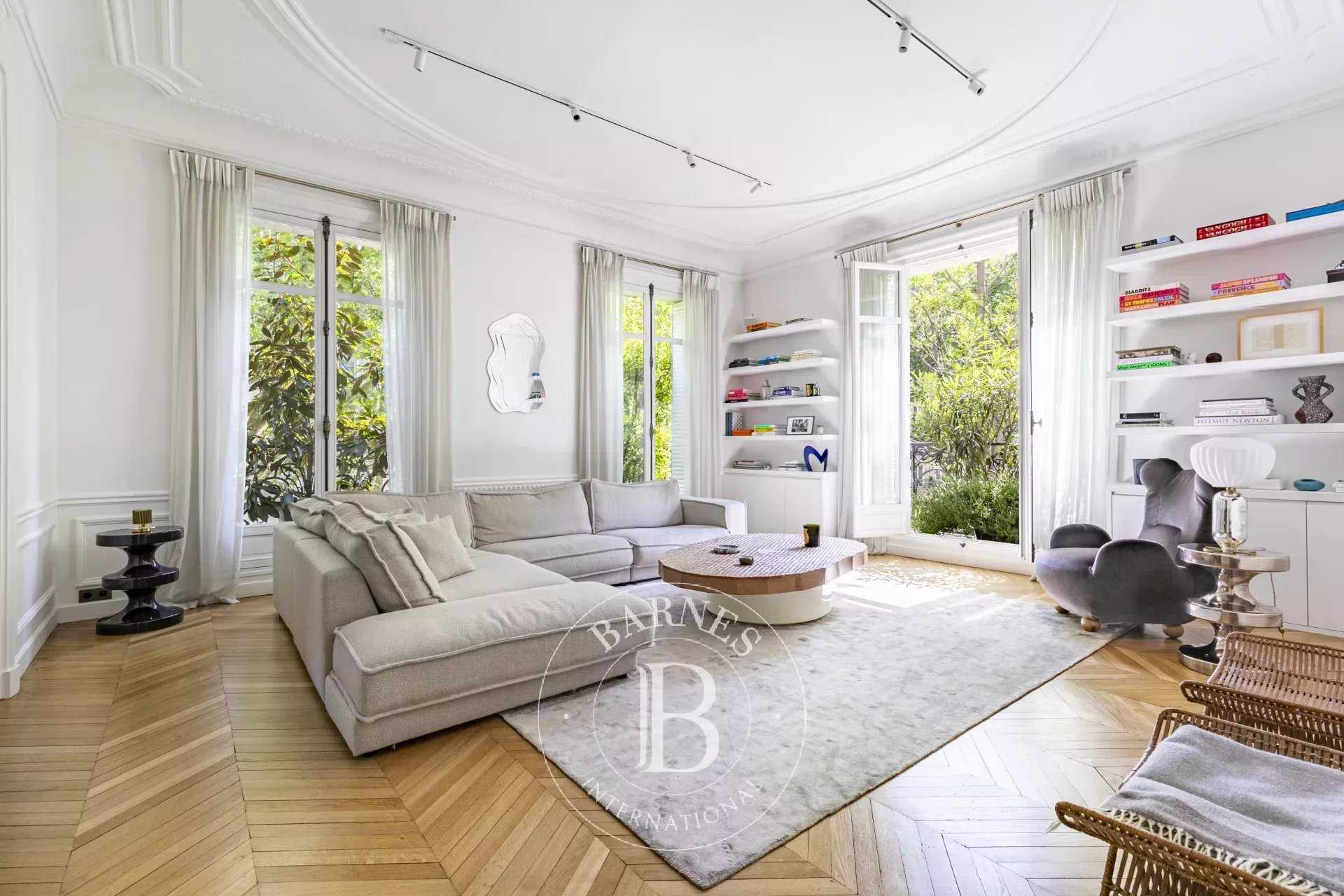 Apartment Paris 75007  -  ref 85652418 (picture 1)