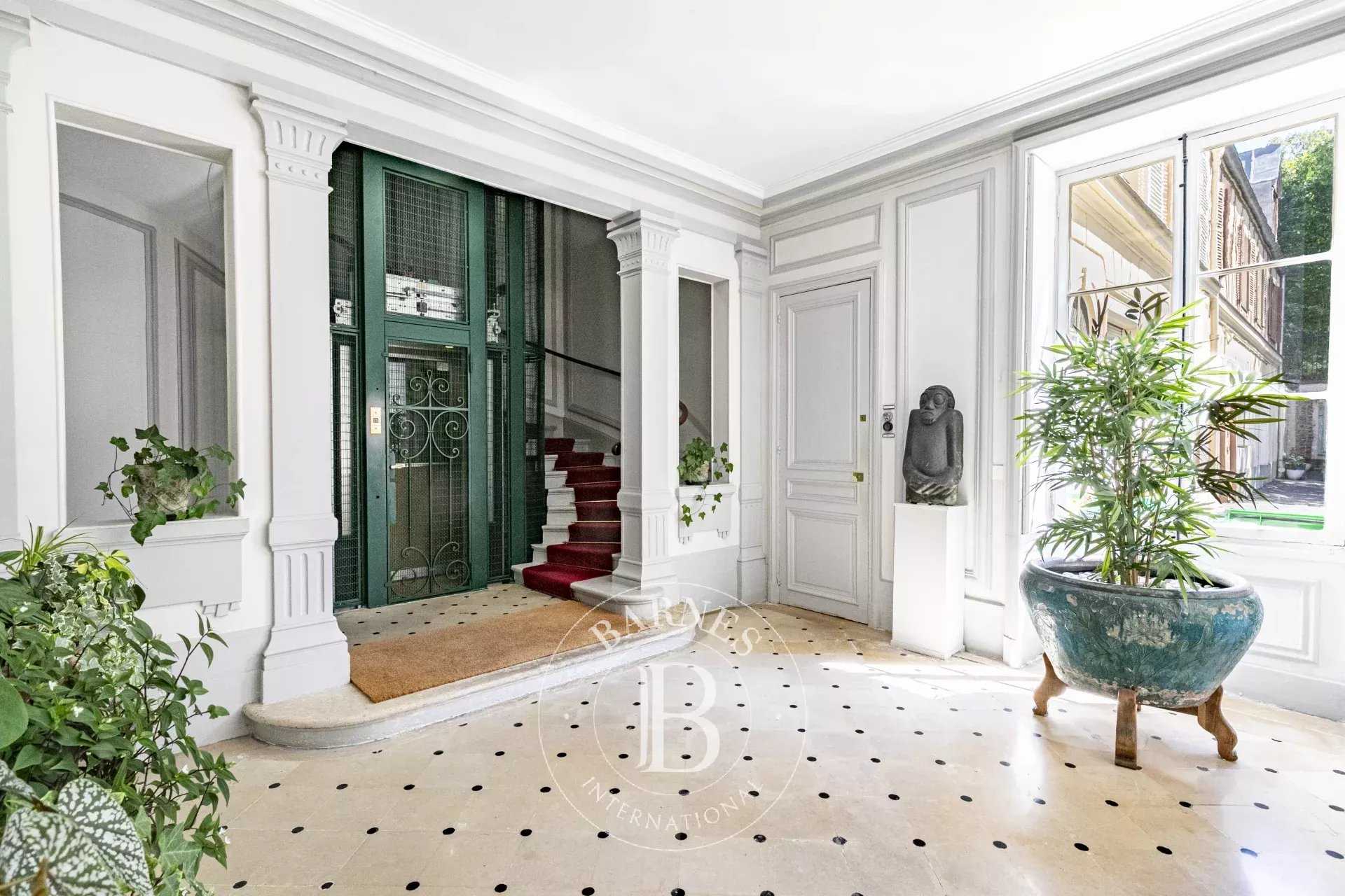 Paris  - Appartement 7 Pièces 4 Chambres