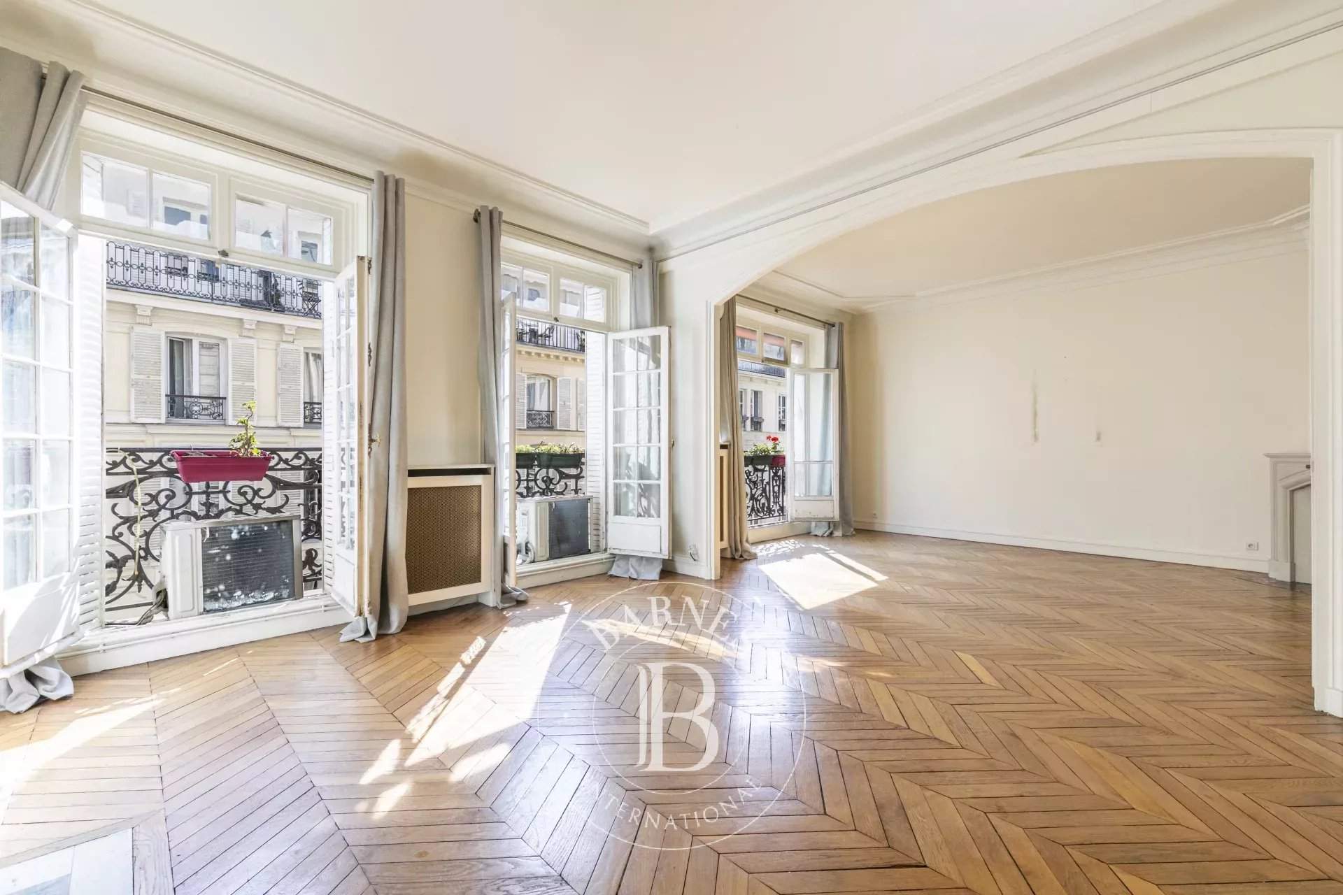 Paris  - Appartement 5 Pièces 4 Chambres - picture 2
