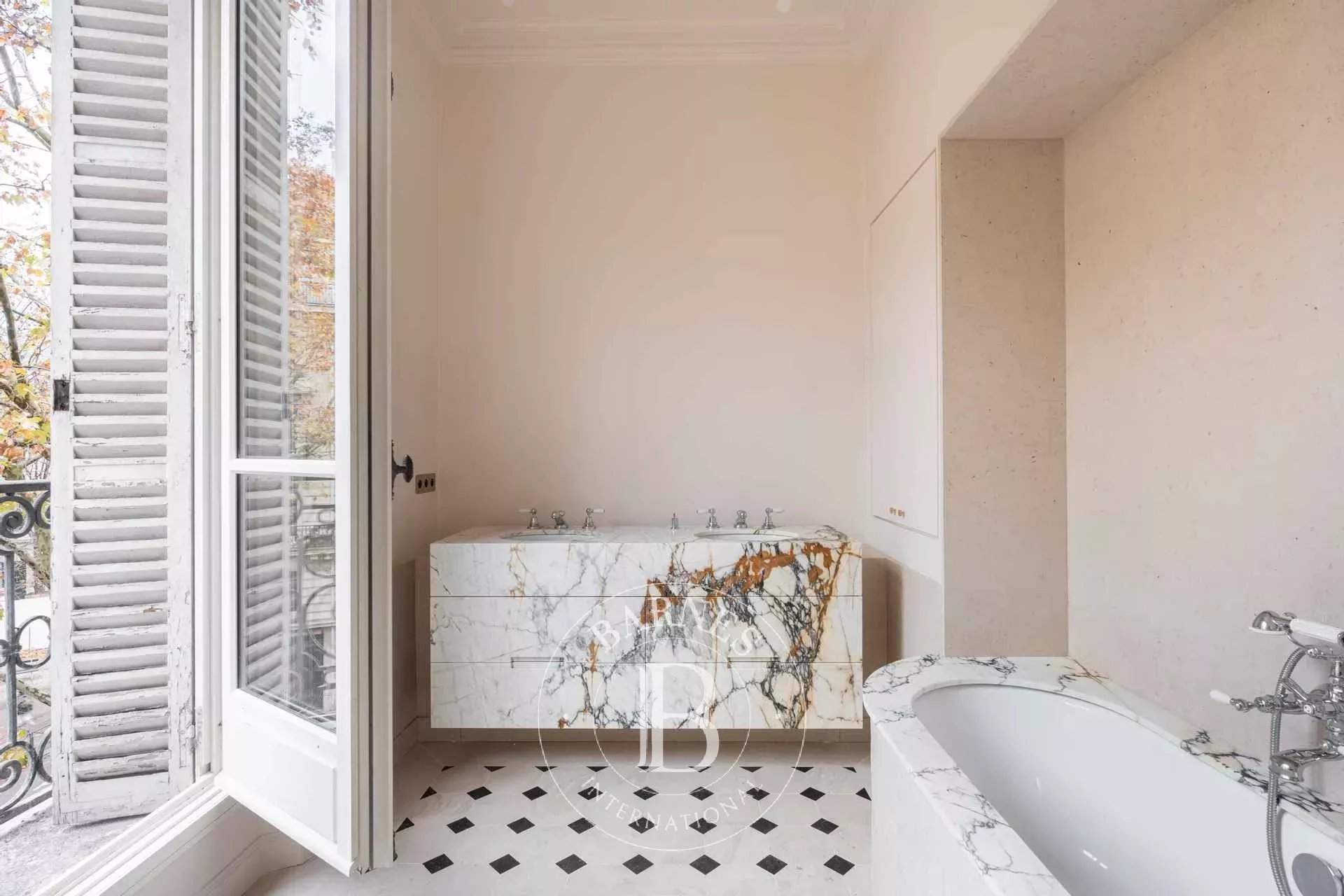 Paris  - Appartement 5 Pi&egrave;ces 3 Chambres - picture 11