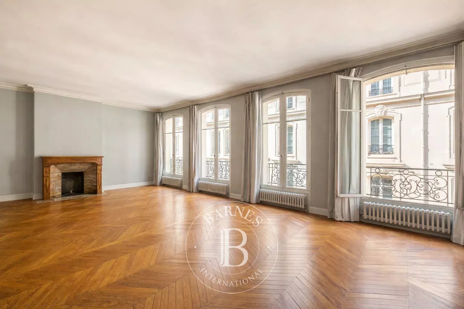 Paris  - Appartement 4 Pi&egrave;ces 2 Chambres - picture 2