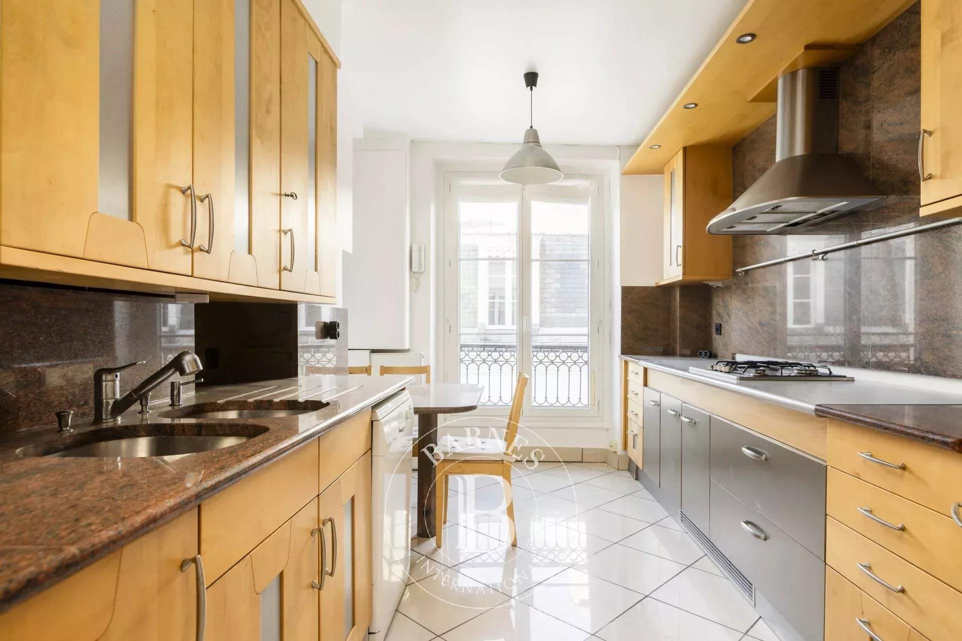 Paris  - Appartement 4 Pi&egrave;ces 2 Chambres - picture 11