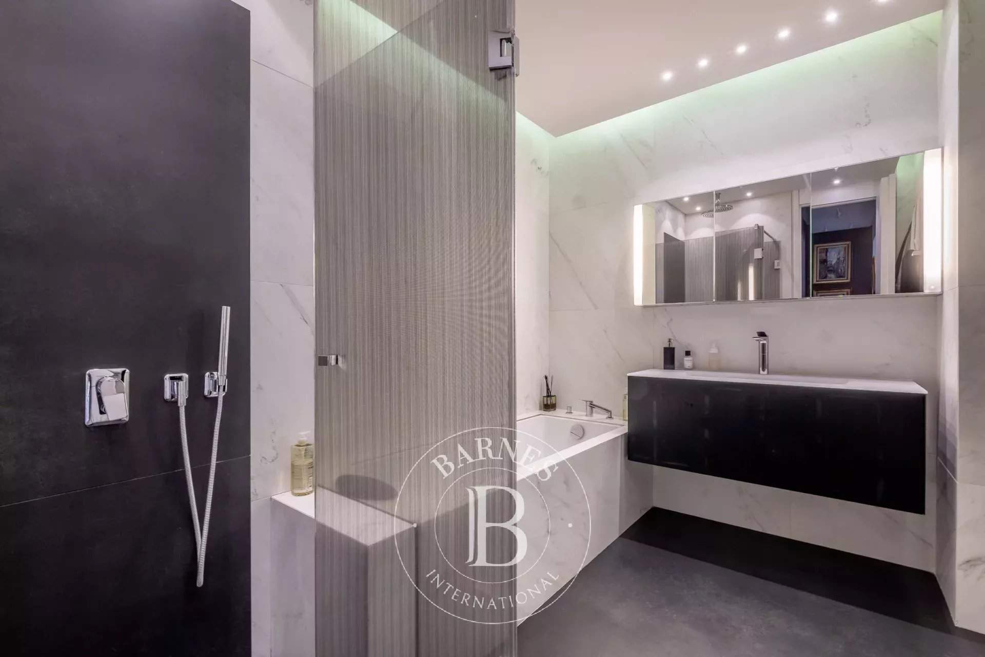 Paris  - Apartment 3 Bedrooms - picture 10